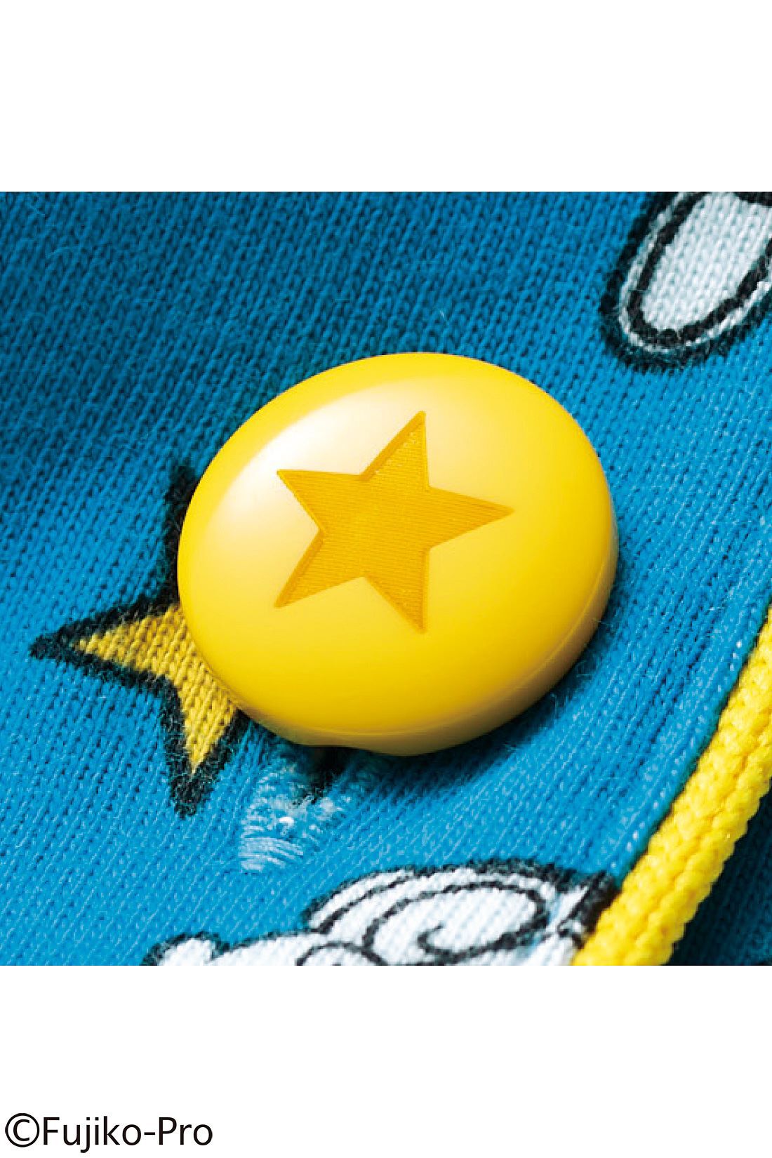 フェリシモコレクション|ＦＵＪＩＫＯ・Ｆ・ＦＵＪＩＯ　９０ＴＨ　Ａｎｎｉｖｅｒｓａｒｙ　みんなスヤスヤコットンカットソー素材のらくちんパジャマ〈ブルー〉|夜空にきらめく星をイメージしたボタン。