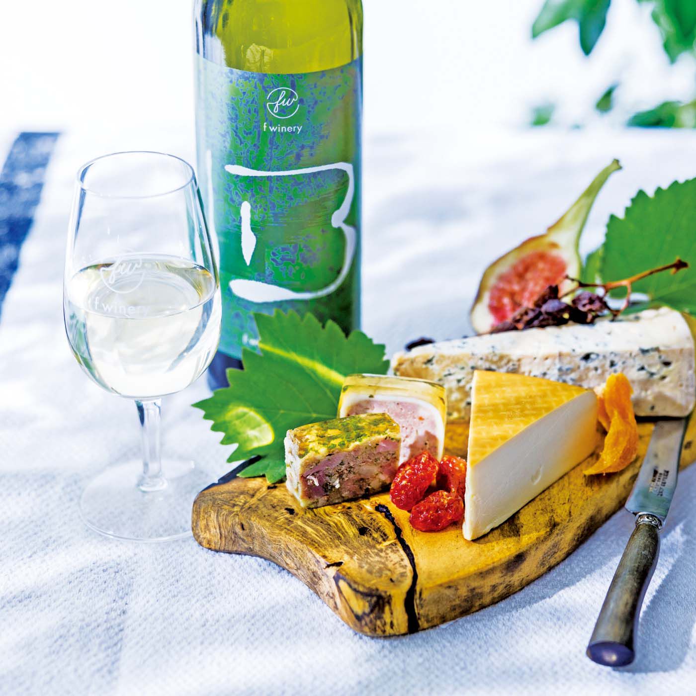 フェリシモコレクション|フェリシモワイン醸造所 ぜいたくな時間を楽しむワインの会（6回予約）|日本の風景や伝統の柄をイメージした鮮やかなボトルのワインは、日常の食卓に合わせやすいと評判です。