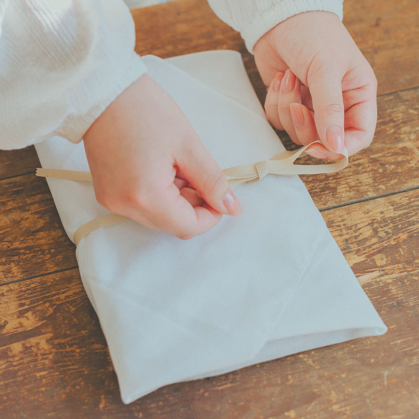 子育ての日々をほんの少し彩る　ママ応援ギフト【ラッピングキット付き】|ラッピングには、「おくるみ」のようなやわらかい布でやさしく包んで渡してもらえたら、というバイヤーの想いが。