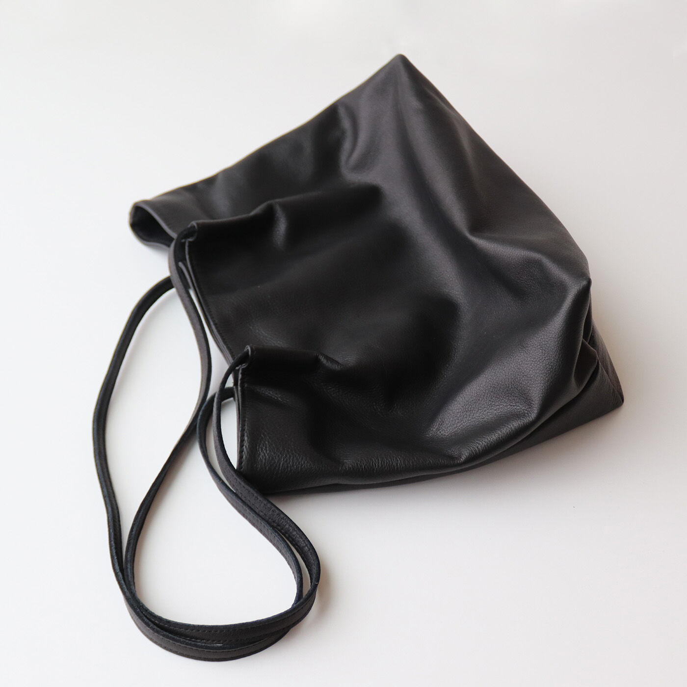 フェリシモコレクション|ブリリアンス神戸基金 KOBE PORT TOWER 福岡の鞄作家が作った 職人本革のカーポラヴォーロトート〈Black〉