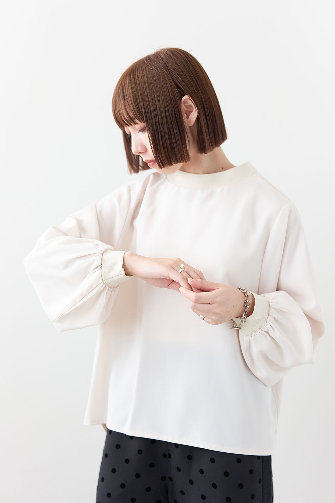 MonthlyBOX|フェリシモプチ【低身長×多サイズ展開】きちんともカジュアルもこなせて頼れるモックネックTブラウス|袖口はリブ仕様なので、プッシュアップしても着られます。