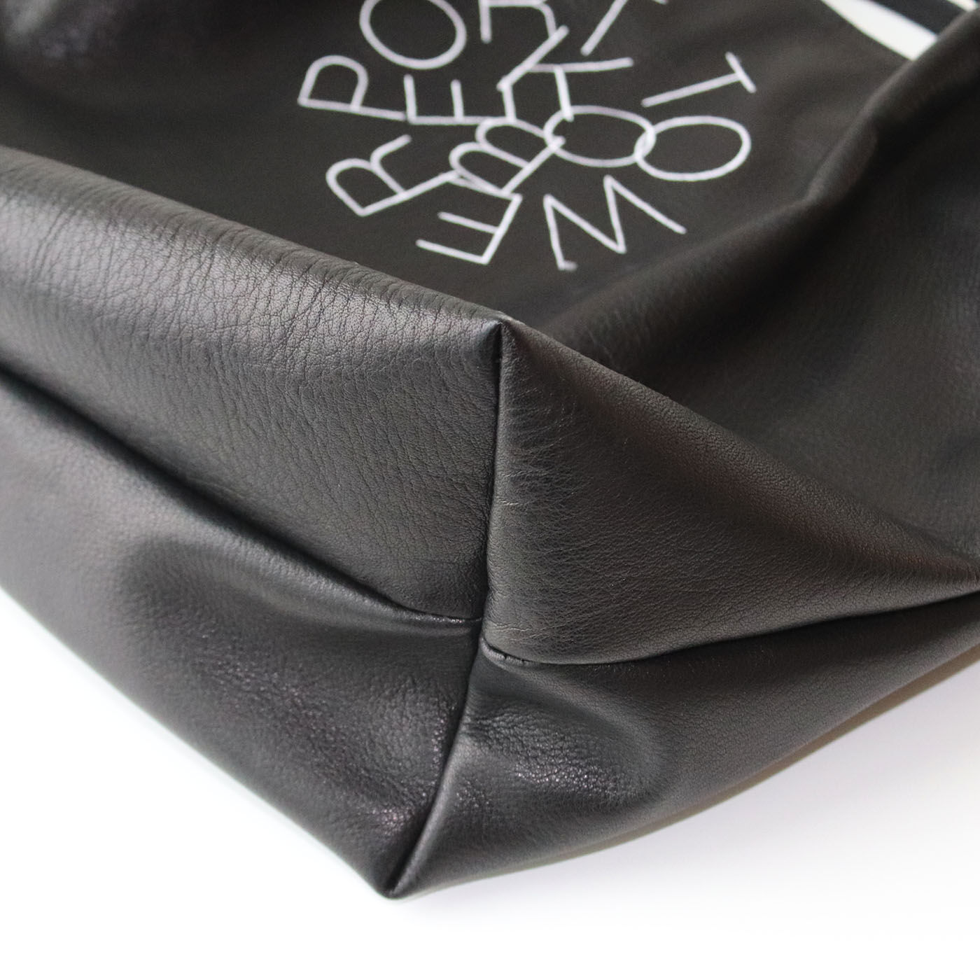 フェリシモコレクション|ブリリアンス神戸基金 KOBE PORT TOWER 福岡の鞄作家が作った 職人本革のカーポラヴォーロトート〈Black〉