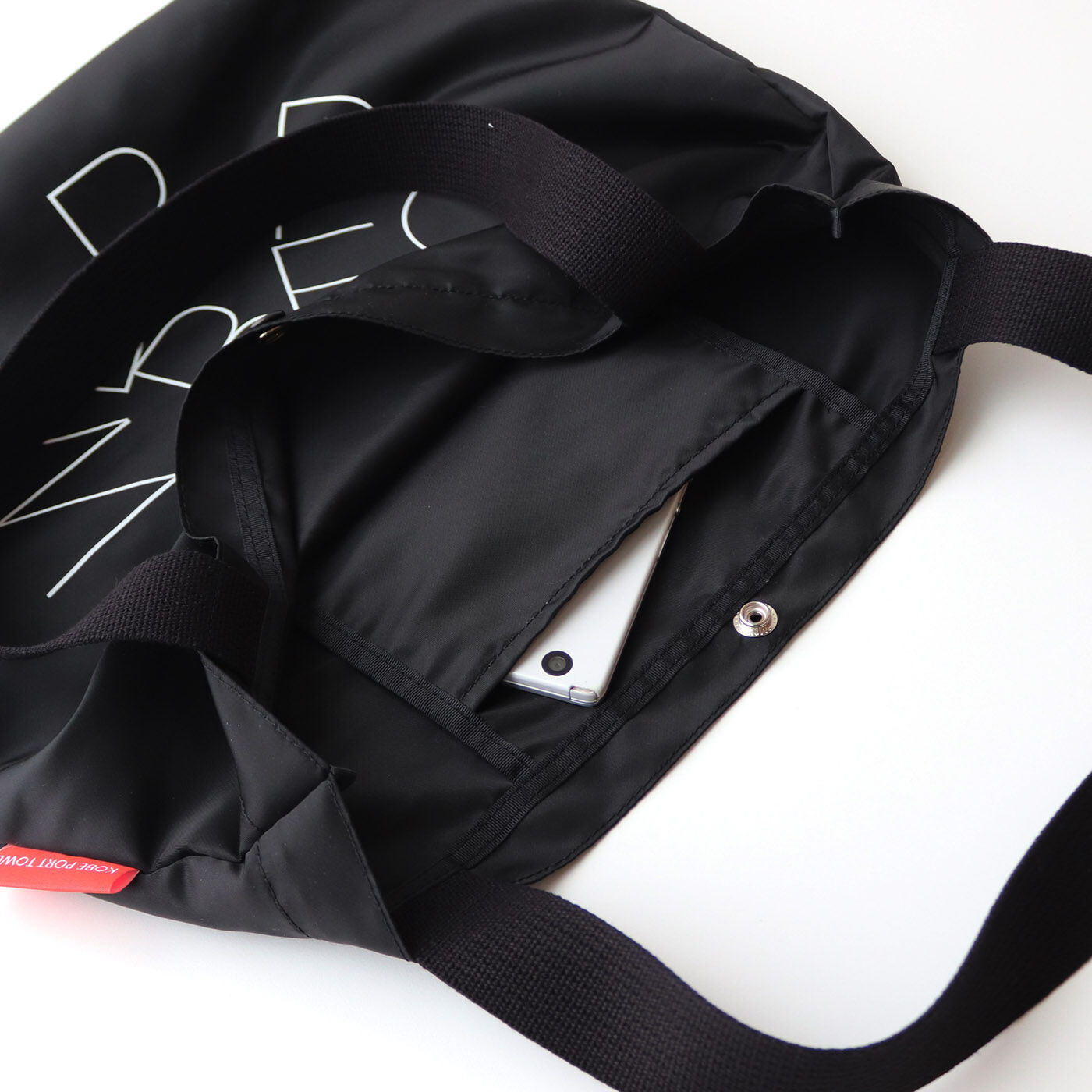 フェリシモコレクション|ブリリアンス神戸基金 KOBE PORT TOWER モディッシュバッグ〈Black〉|内側には、ポケットがひとつ。