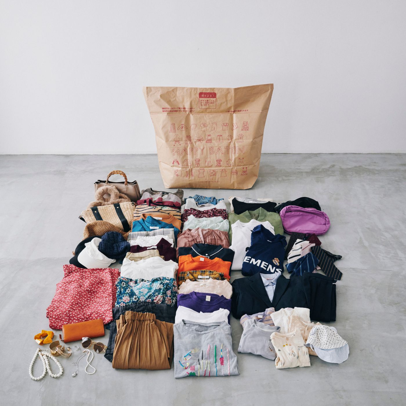 フェリシモコレクション|【古着回収】ハッピーバトンプロジェクト お気に入り回収袋（スタンダードサイズ）|回収袋に入るものの目安です。