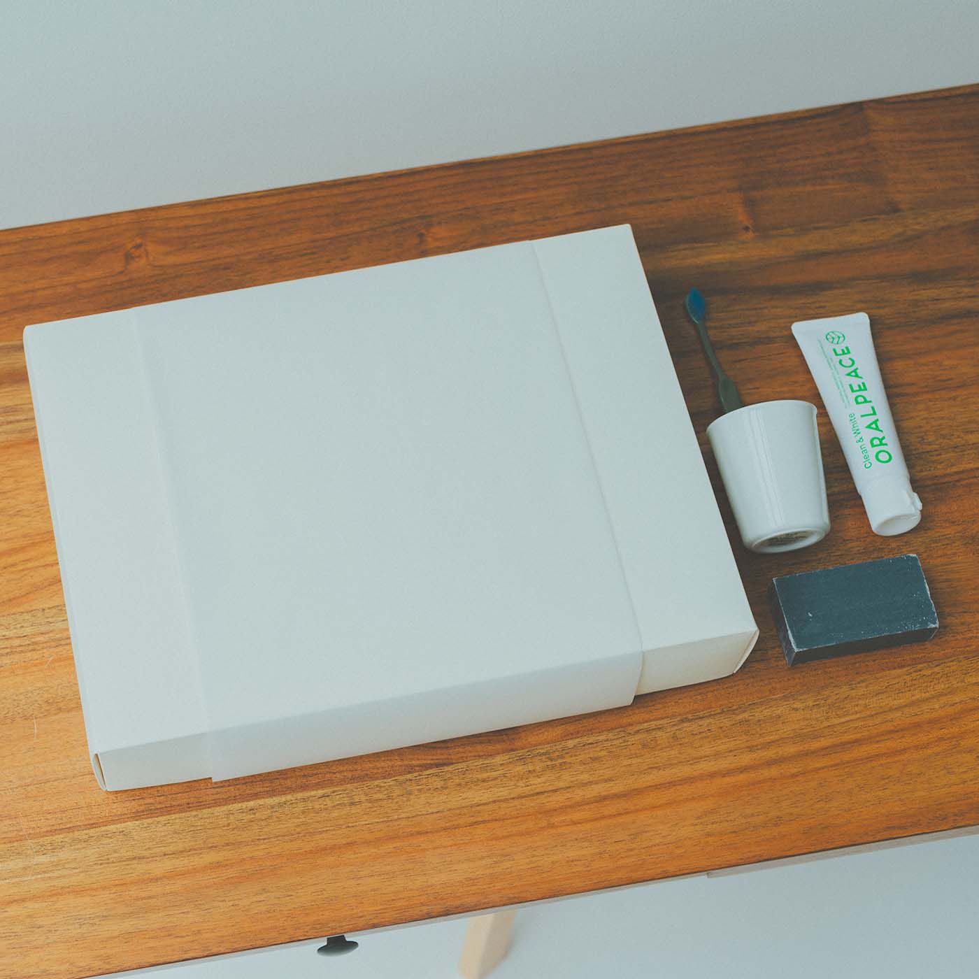 MonthlyBOX|ほんのき　ホワイトギフトボックス〈メッセージカード付き〉|ラッピングの見本です。