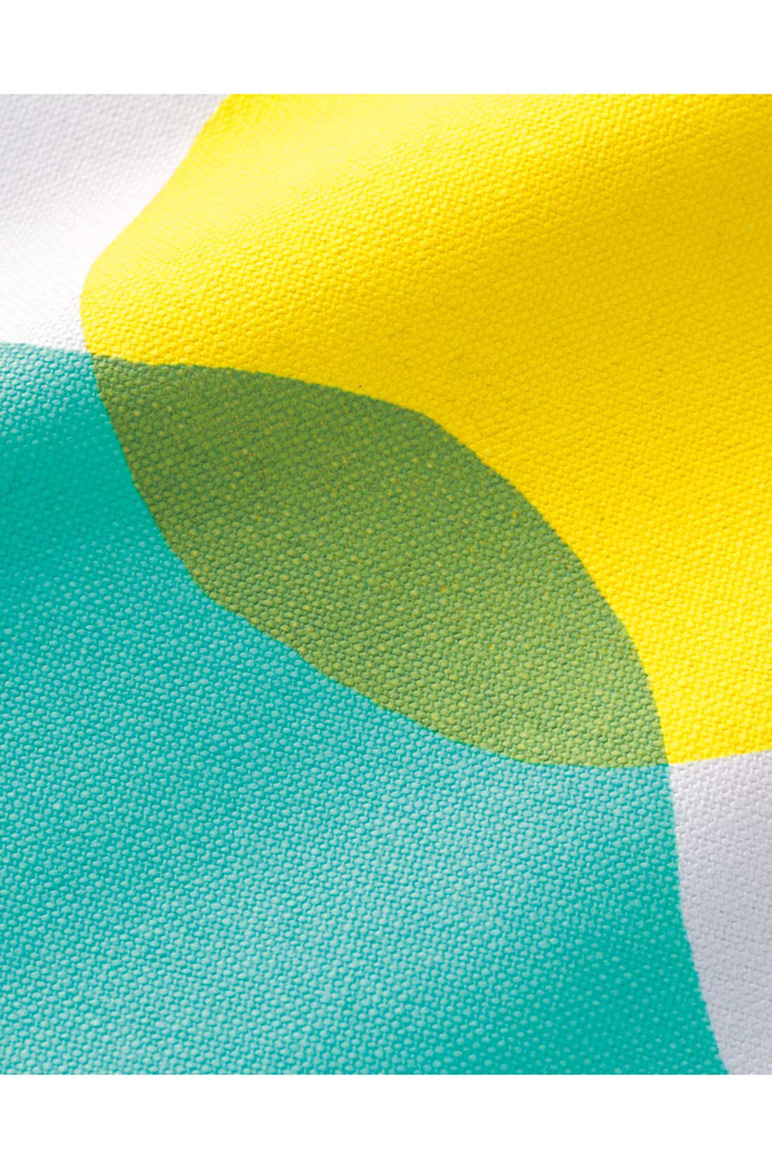 フェリシモコレクション|ユニカラート　11号帆布の斜めがけワンショルダーバッグ〈月夜の晩に…〉|2版のプリントが重なることで、微妙な色合いや、薄い和紙のようなムラが生まれます。 一点一点異なるオンリーワンのカラーをお楽しみください。
