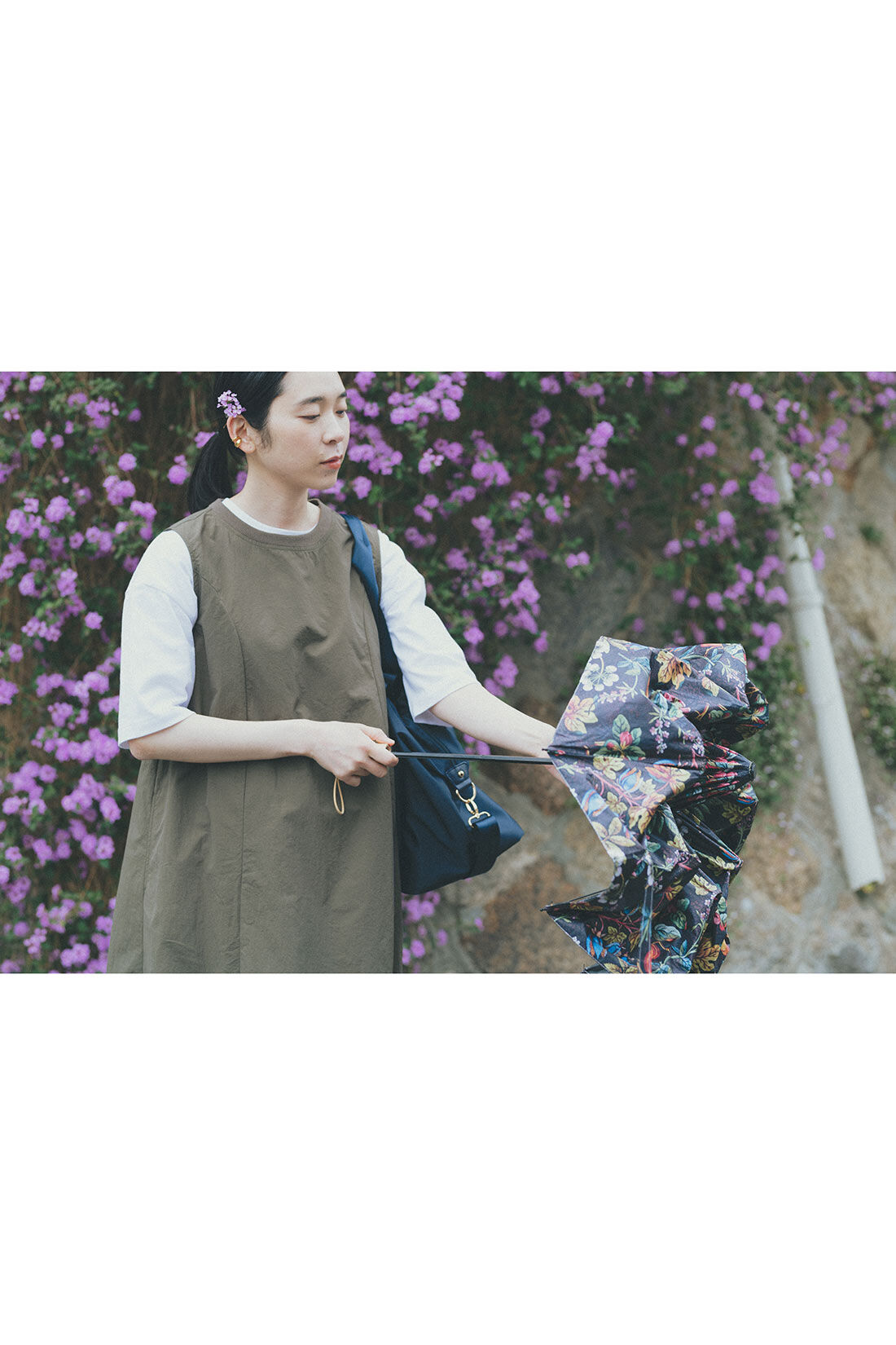Live in  comfort|福田麻琴さん 撥水＆UVカット キャップ 〈グレー〉とフライス編みのレギンスＴＦＳのコーディネート