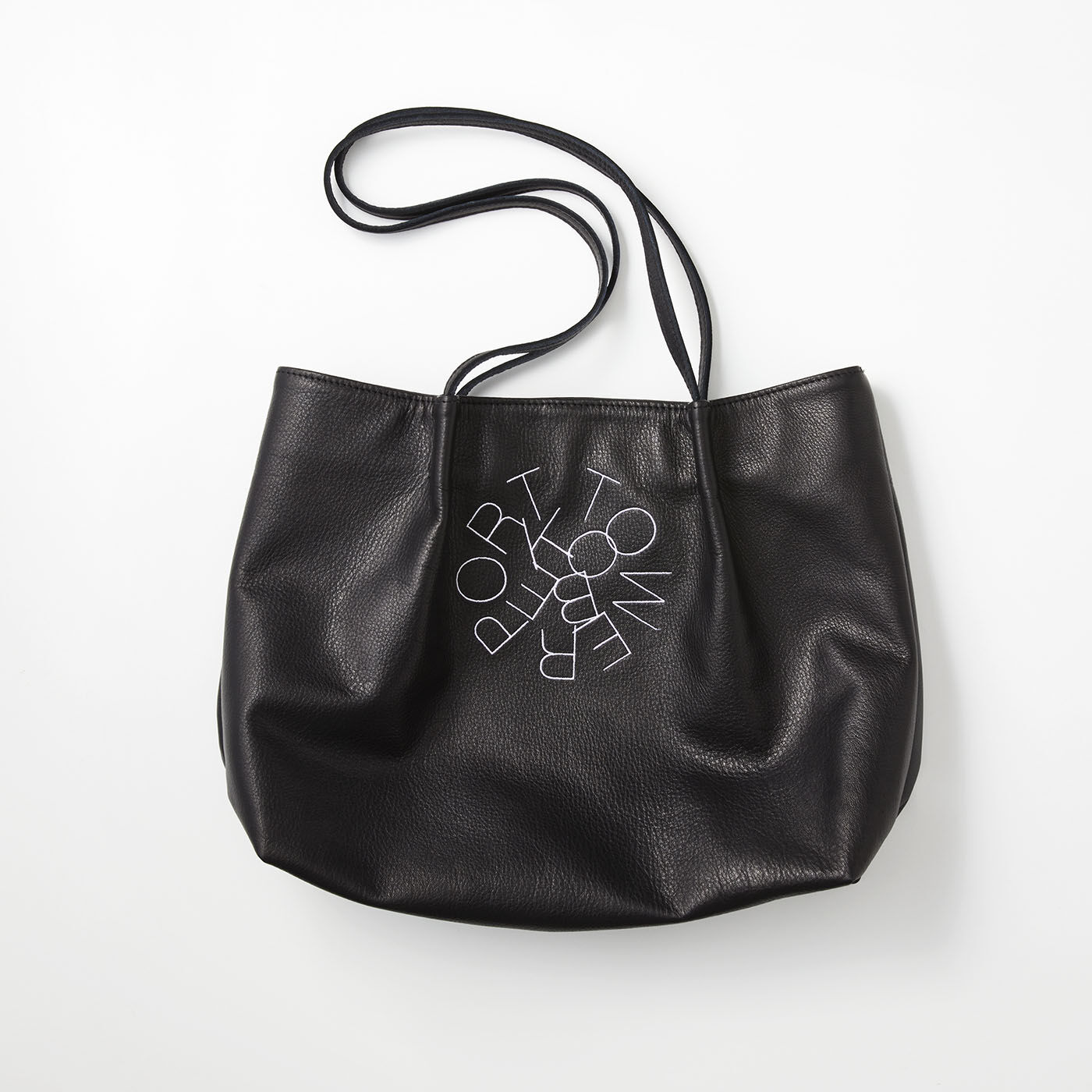 フェリシモコレクション|ブリリアンス神戸基金 KOBE PORT TOWER 福岡の鞄作家が作った 職人本革のカーポラヴォーロトート〈Black〉|手触りいい上質なソフトレザーに神戸ポートタワー公式ロゴの刺しゅうを施したスタイリッシュで大人顔のトートバッグ。