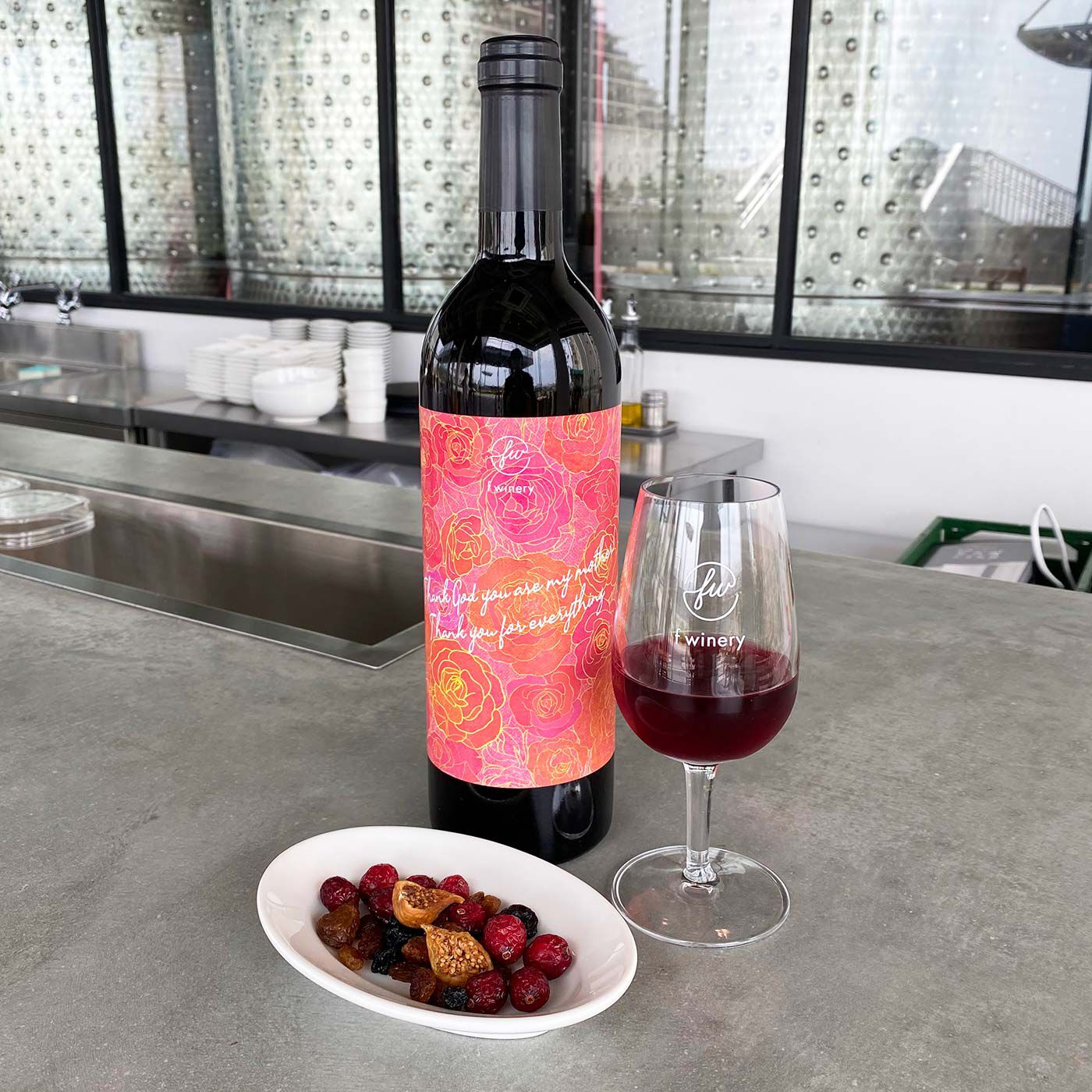 フェリシモコネクション|f winery　感謝を込めて　母の日ギフトワイン|人気の品種の赤ワインなので大勢の人が集まるパーティーにも最適です。