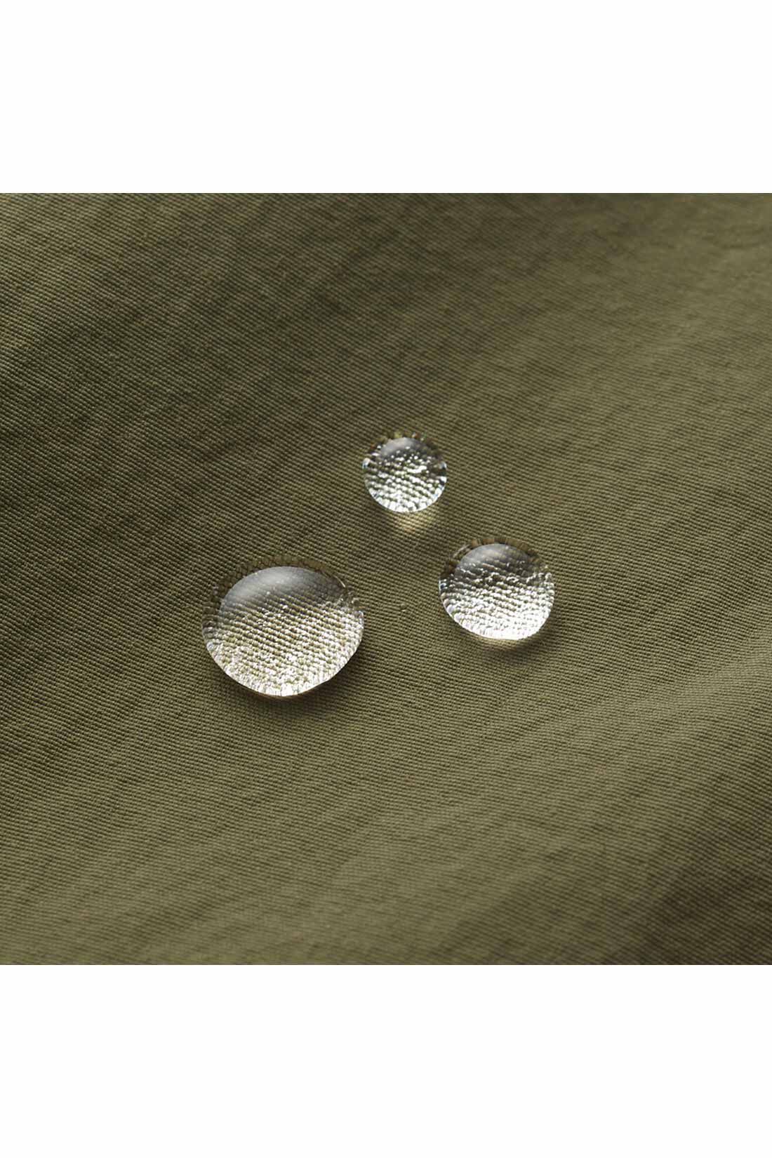 IEDIT|IEDIT[イディット]　撥水（はっすい）＆UVカットがうれしい 大人カーゴデザインのナイロンフレアースカート〈ブラック〉|軽くてしわが気になりにくいナイロン素材。撥水＆UV加工でスポーツ観戦やフェスにも。　※お届けするカラーとは異なります。