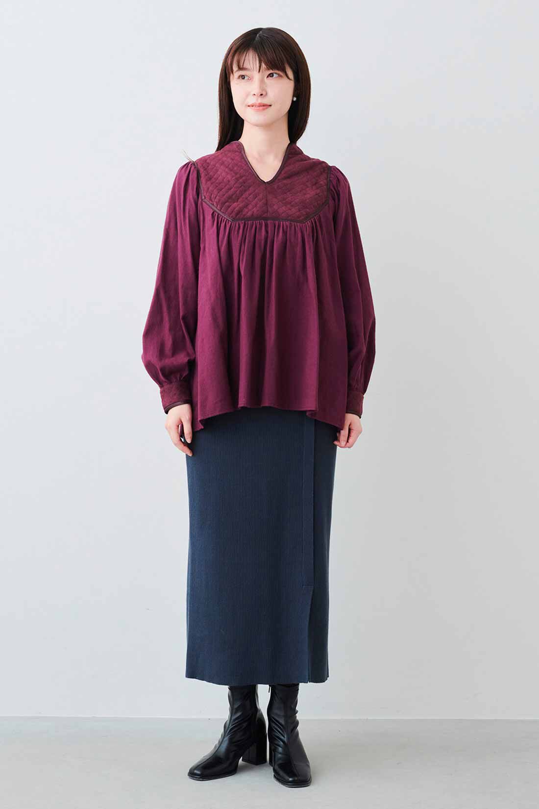 IEDIT[イディット]　Iラインシルエットのスリットデザインリブニットスカート〈グレイッシュネイビー〉|モデル身長：167cm 着用サイズ：M