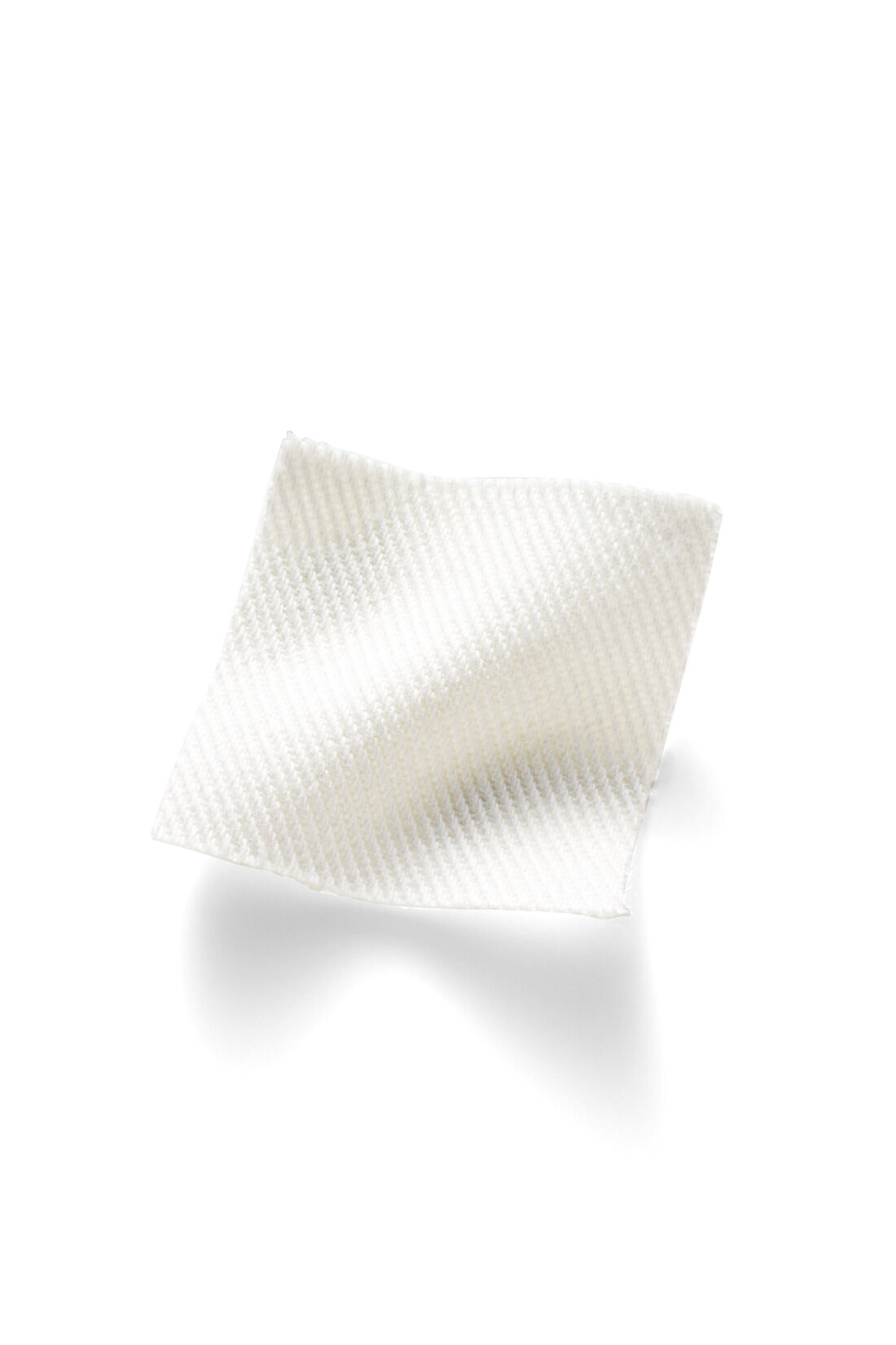 IEDIT|IEDIT[イディット]　小森美穂子さんコラボ すっきりはけるデニムロングスカート〈ホワイト〉|しっかりとした厚みがある、透けにくいデニム生地をセレクト。