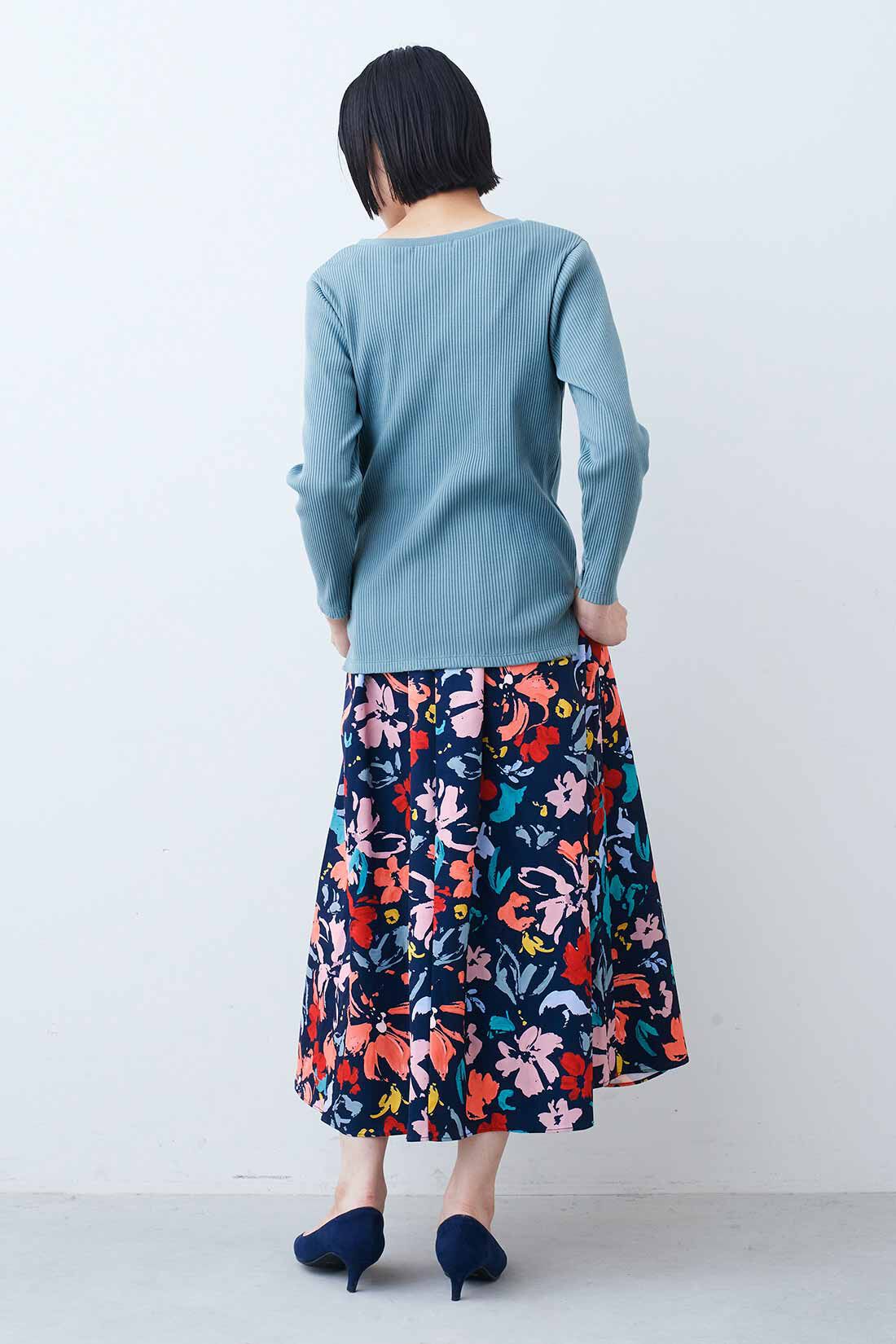 IEDIT|ヨーロッパテキスタイル柄 フレアースカート〈ネイビー〉のコーディネート