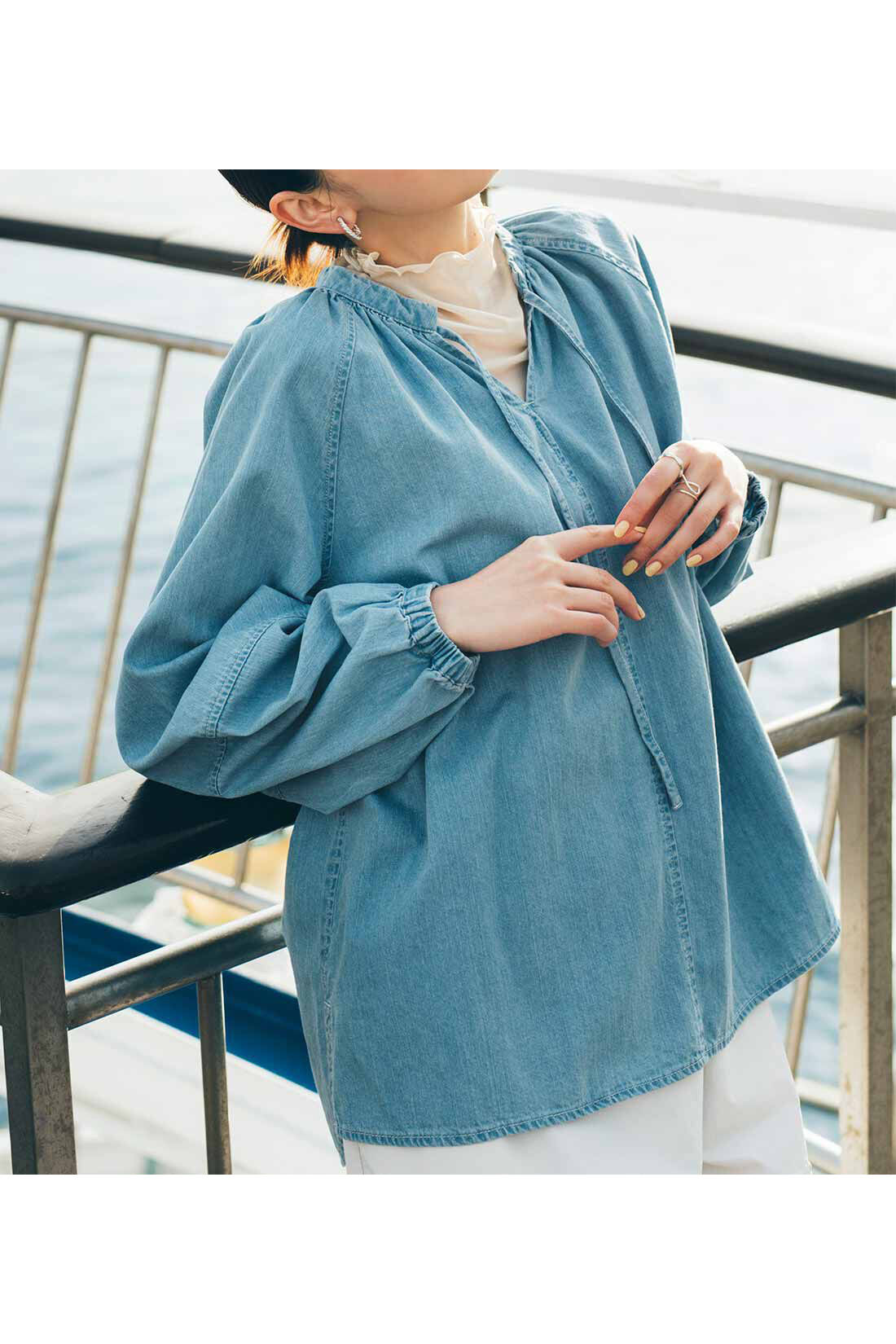 IEDIT［イディット］|IEDIT[イディット]　フェミニンな印象で着られる 軽やかデニムブラウス〈スカイブルー〉