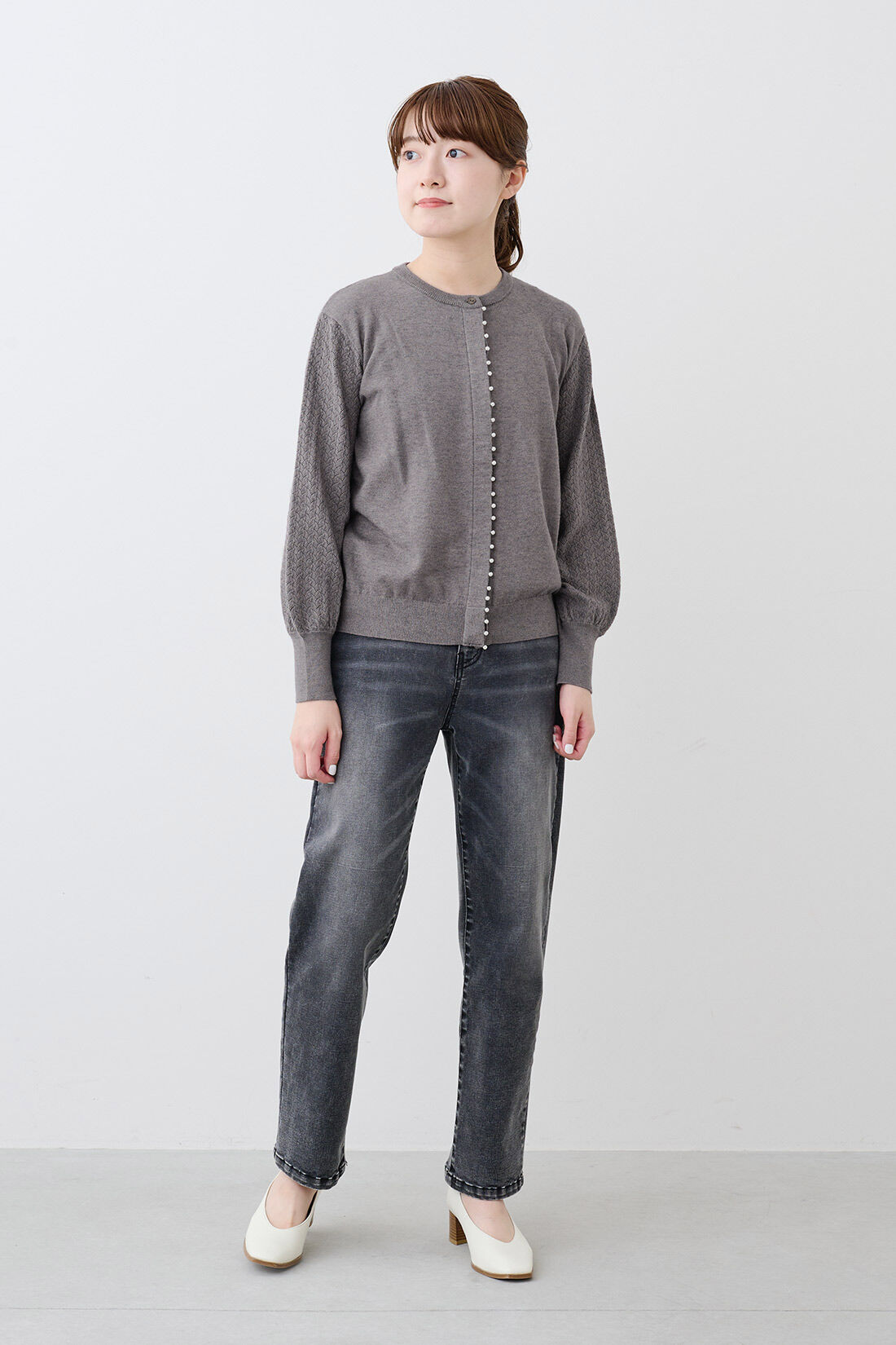 IEDIT|IEDIT[イディット]　アクセサリーみたいなミニパールが上品な 柄編み袖のカーディガン〈ボルドー〉|モデル身長：163cm・着用サイズ：M ※着用イメージです。お届けするカラーとは異なります。