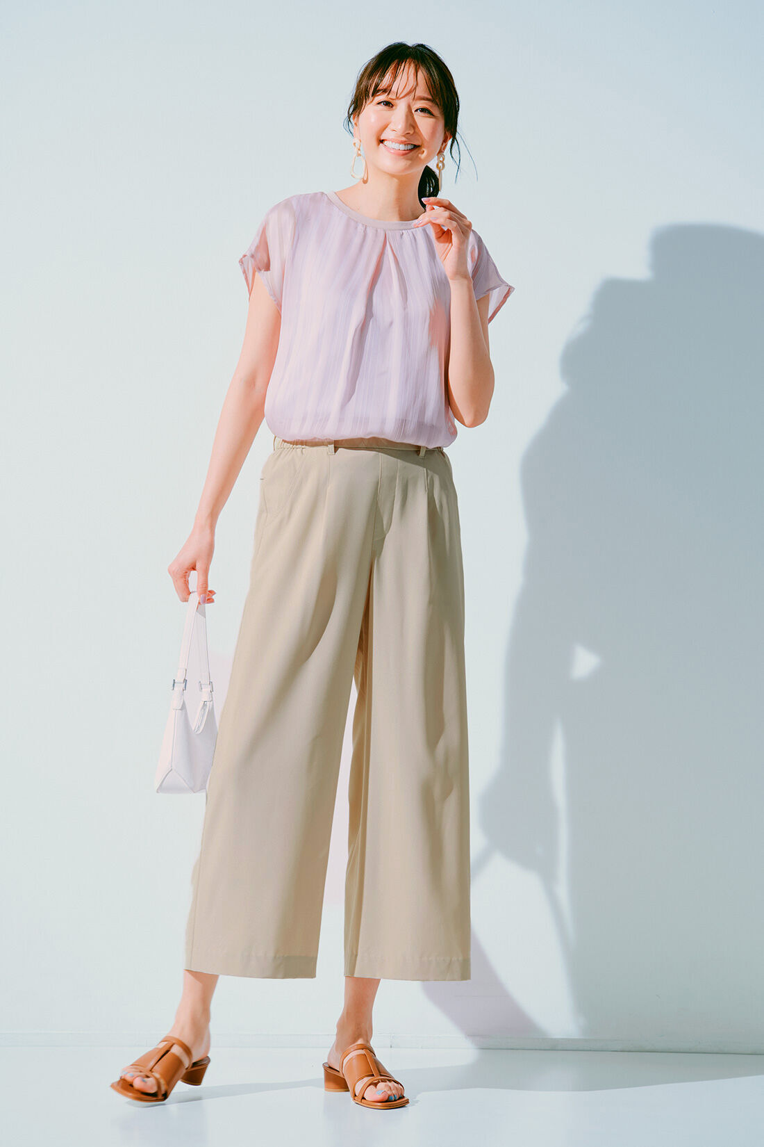 IEDIT|UVカット 接触冷感 撥水加工 エアノビ 涼やか ワイドパンツ〈ベージュ〉のコーディネート