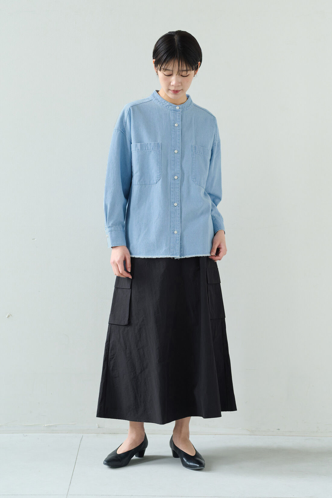 IEDIT|IEDIT[イディット]　撥水（はっすい）＆UVカットがうれしい 大人カーゴデザインのナイロンフレアースカート〈ブラック〉|モデル身長：163cm　着用サイズ：M