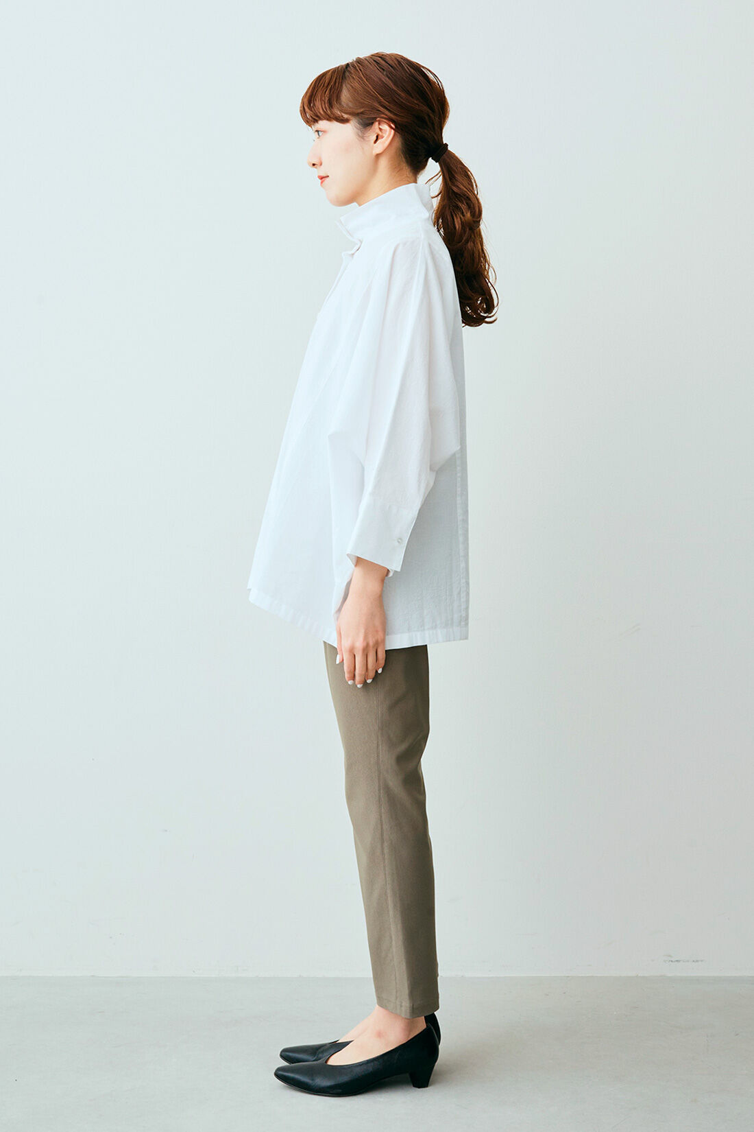 IEDIT|IEDIT[イディット]　コットン素材のスタンドカラー ドルマンスリーブシャツ〈オフホワイト〉|モデル身長：163cm　着用サイズ：M