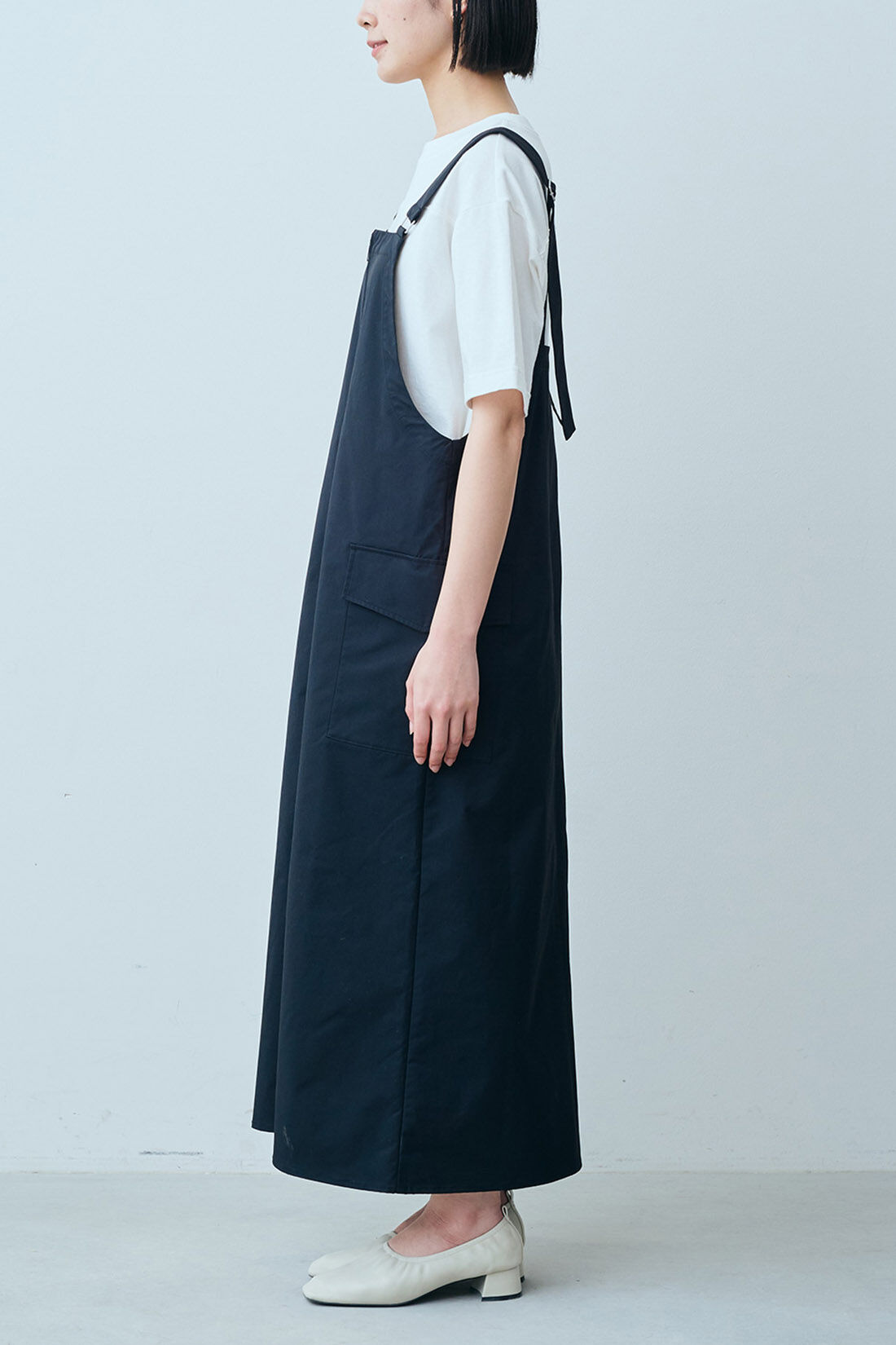 IEDIT|IEDIT[イディット]　小森美穂子さんコラボ 撥水（はっすい）素材の大人ジャンパースカート〈ブラック〉|モデル身長：164cm　着用サイズ：M