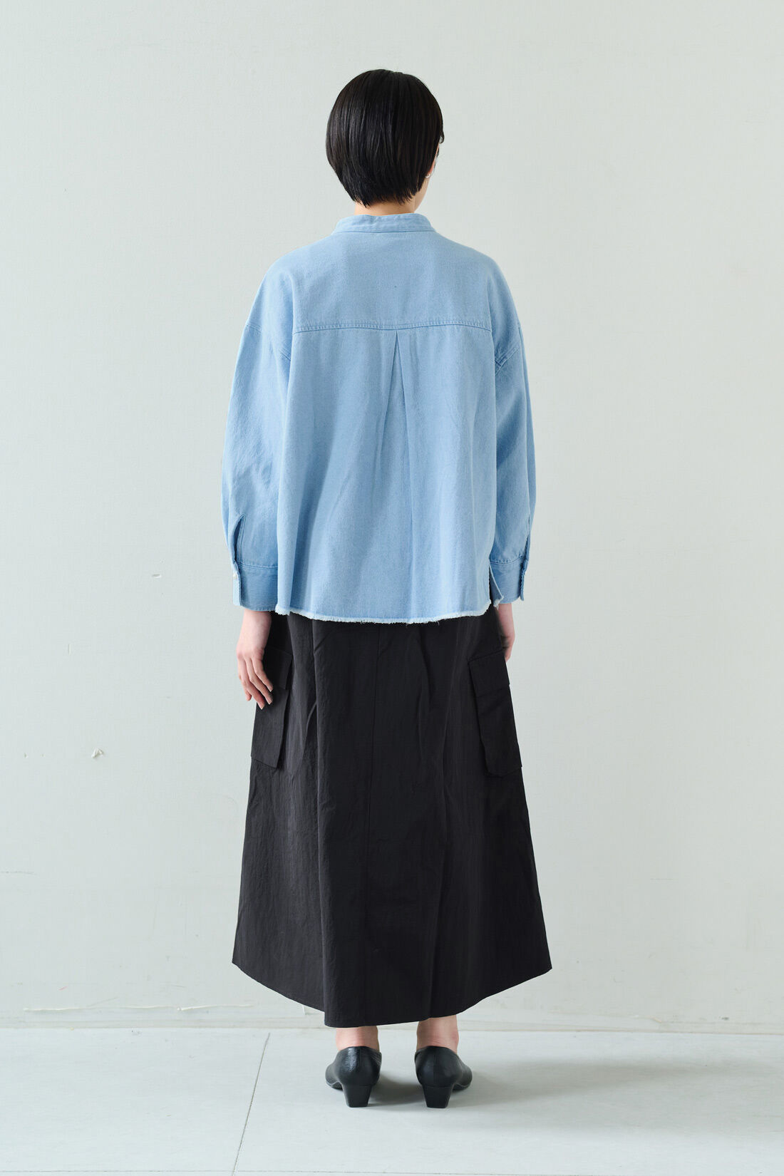 IEDIT|IEDIT[イディット]　撥水（はっすい）＆UVカットがうれしい 大人カーゴデザインのナイロンフレアースカート〈ブラック〉|モデル身長：163cm　着用サイズ：M