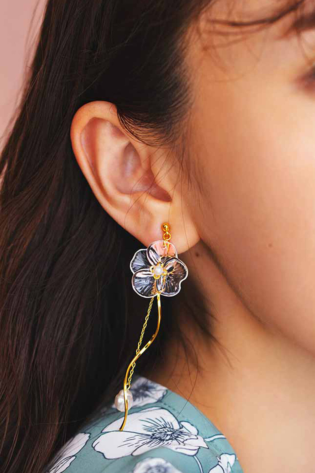 IEDIT[イディット] 耳もとに華やぎを添えるポピーのイヤアクセサリー