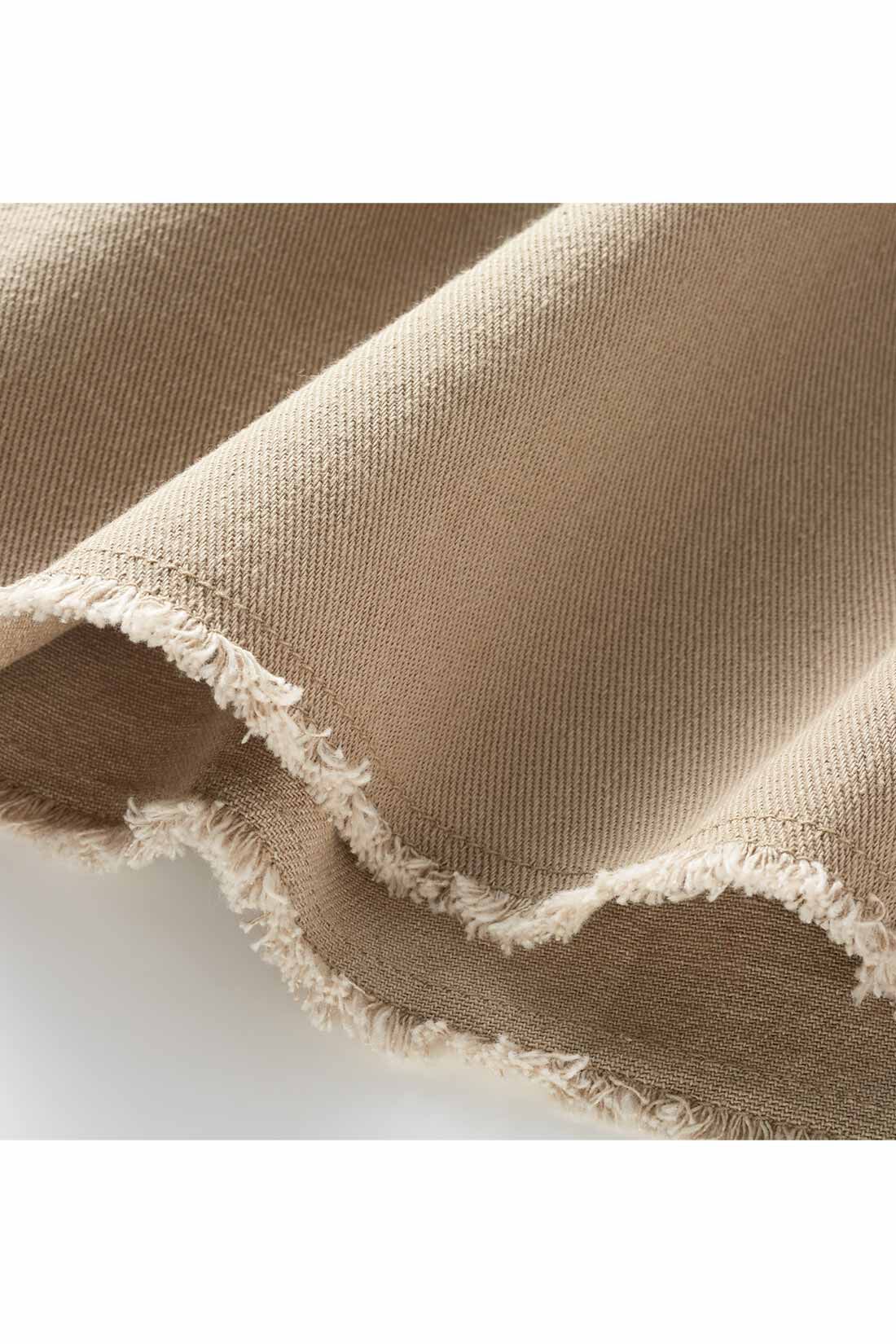 IEDIT[イディット]　チノ素材でこなれ感 ウエストタック華やかフレアースカート|フリンジ加工をほどこしたすそでカジュアルな軽さを演出した、ほどよい厚みの綿100％チノ素材。