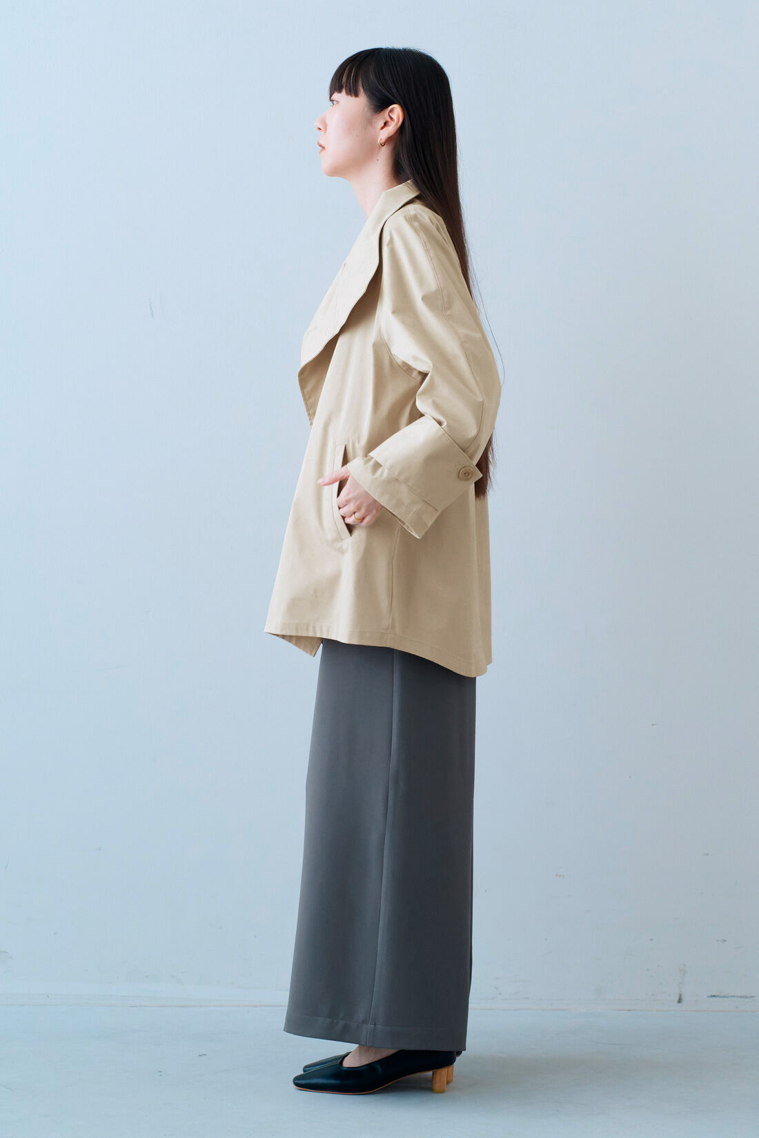 IEDIT|IEDIT[イディット]　小森美穂子さんコラボ ハイネックでこなれ見え ダブルボタンミドル丈コート〈ホワイティッシュベージュ〉【コーデ買いキャンペーン】|モデル身長：163cm　着用サイズ：M