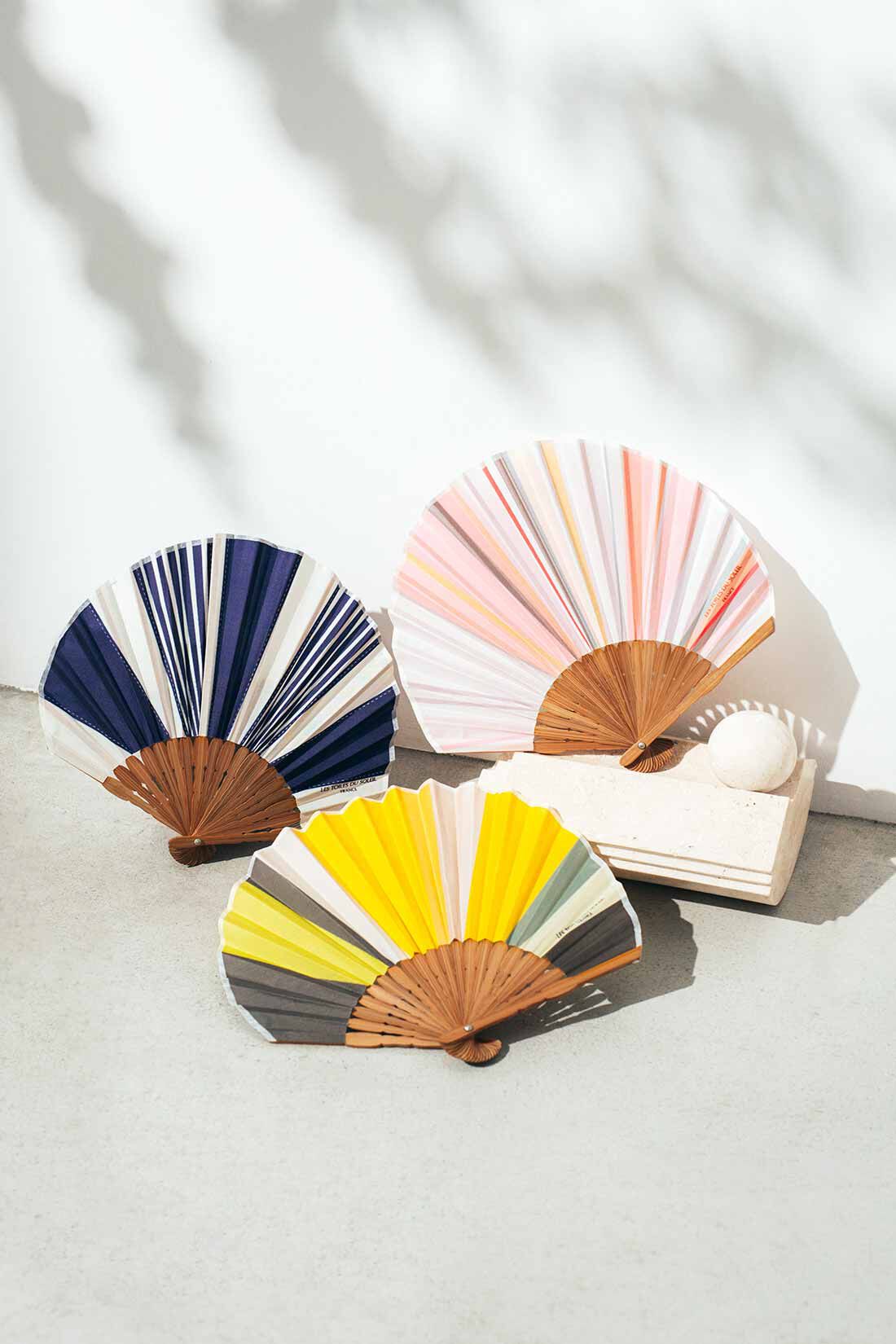IEDIT|LES TOILES DU SOLEIL×IEDIT[イディット]　暑い日でも気分があがるマルチカラー扇子〈ネイビー〉