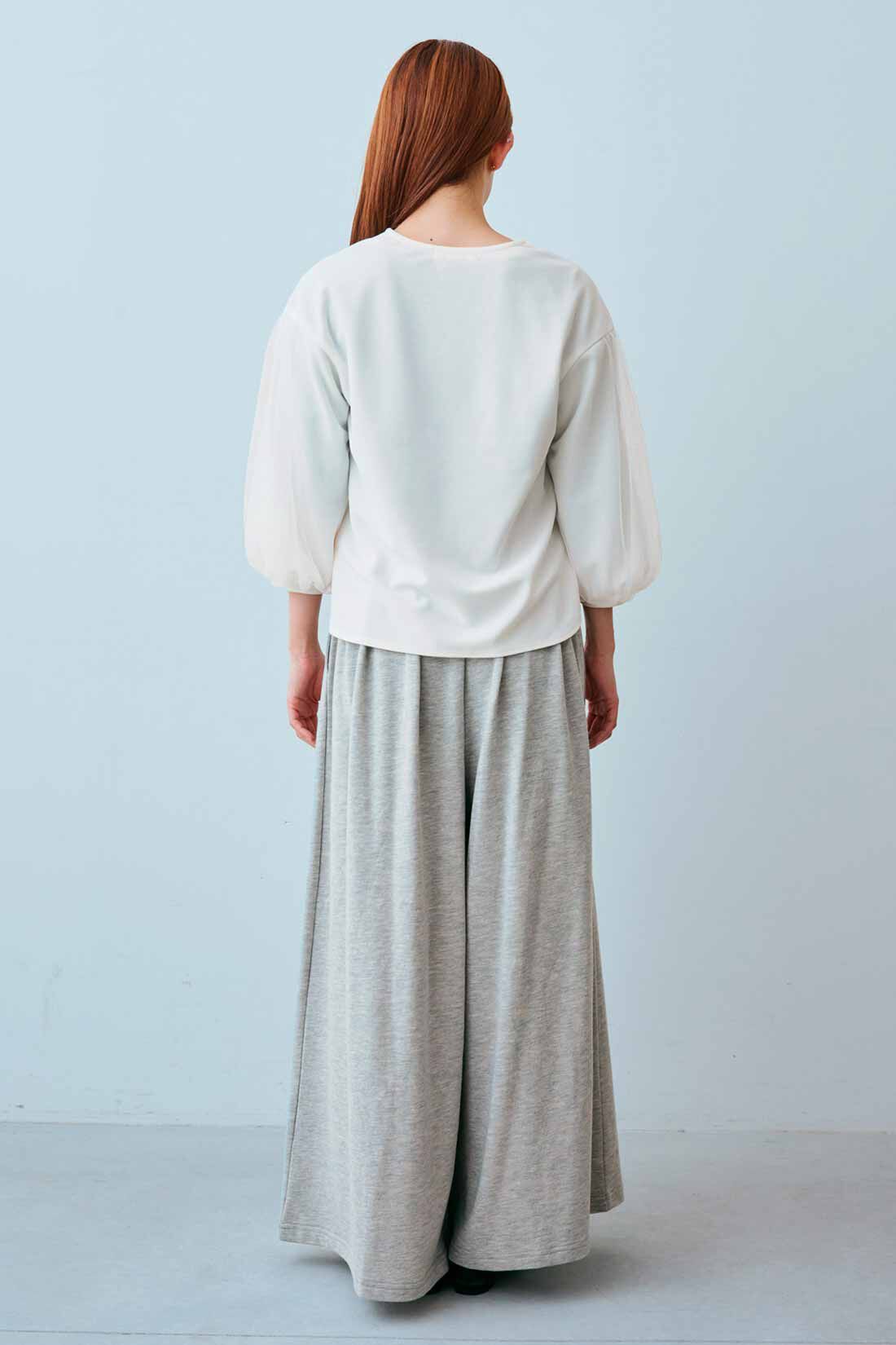 IEDIT|IEDIT[イディット]　ミニ裏毛でやわらか心地いい スカート見えするたっぷりボリュームのスウェットスカンツ|モデル身長：165cm　着用サイズ：M