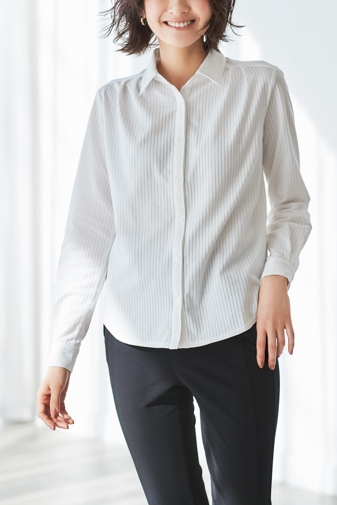 【WEB限定】IEDIT[イディット]　きちんとシャツ見え　伸びやかで美しい吸汗速乾カットソーの衿付きシャツブラウス〈ホワイト〉