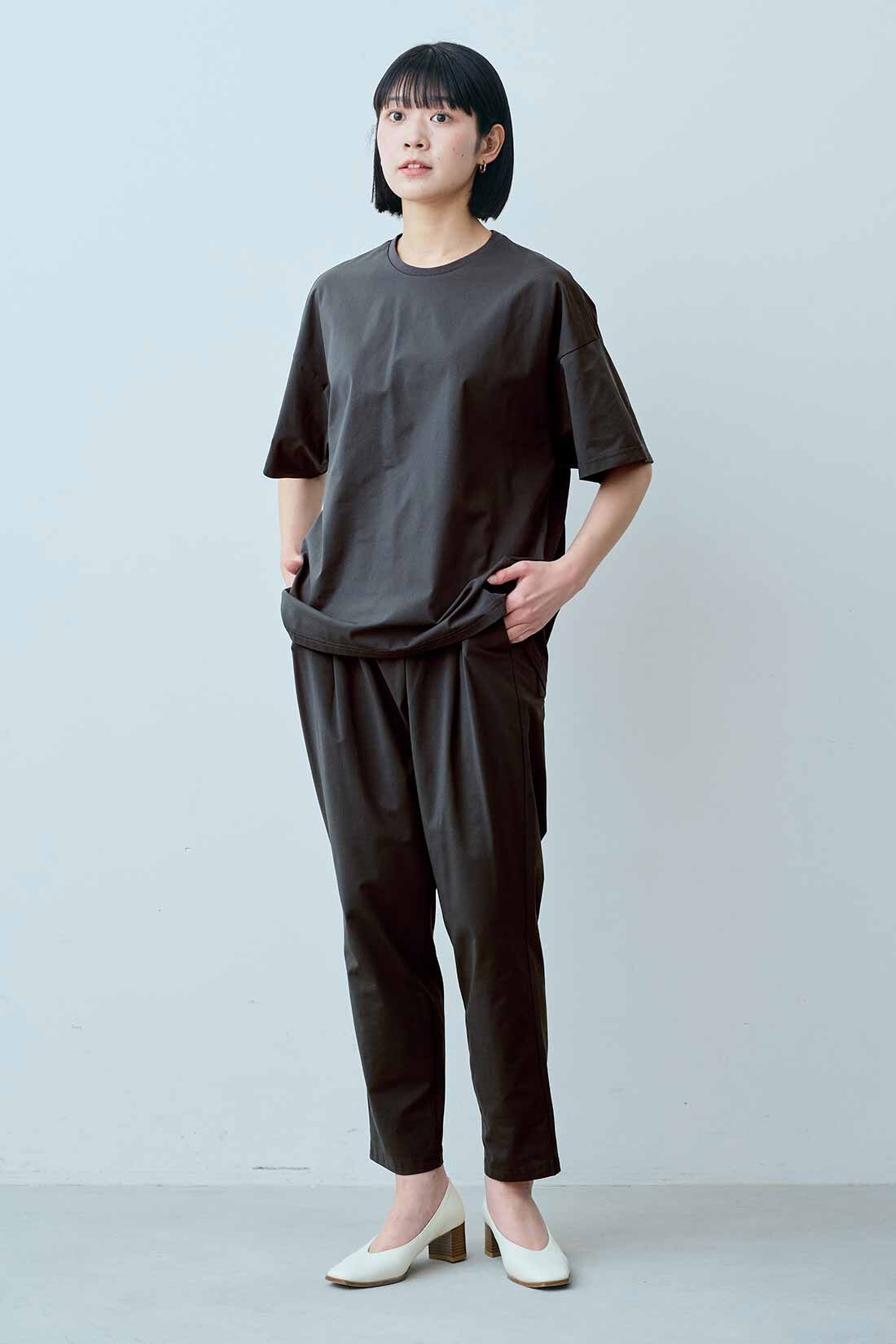 IEDIT［イディット］|IEDIT[イディット]　24hずっと着ていたい 吸汗速乾・UVカット SO！MESHパンツ〈チャコールグレー〉|モデル身長：164cm　着用サイズ：M