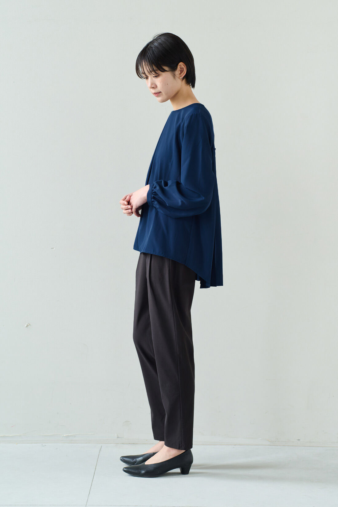 IEDIT［イディット］|IEDIT[イディット]　抗菌防臭＆UVカットがうれしい バックプリーツが品よく揺れる 後ろ姿が印象的な着映えトップス|モデル身長：163cm　着用サイズ：M