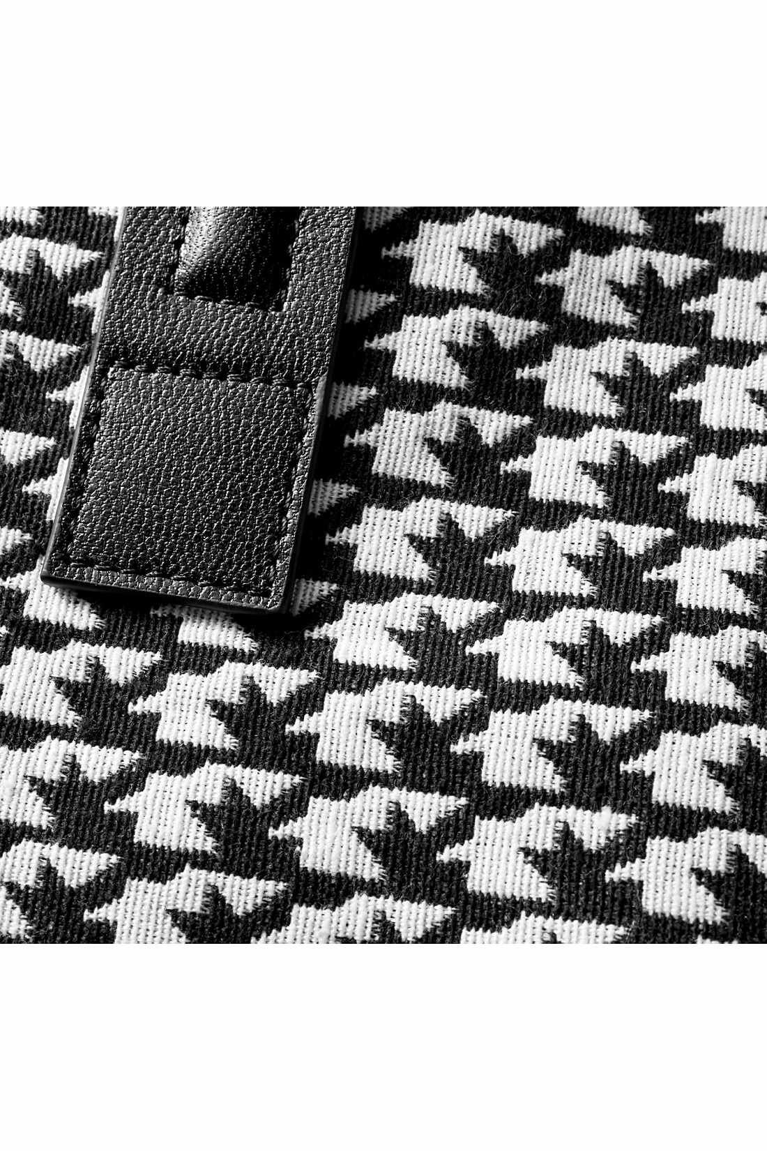 IEDIT|IEDIT＋[イディットプラス]　コーディネートのアクセント　モノトーン織り柄の本革遣いトートバッグ〈ブラック〉|ちどり風の織り生地に、黒の本革遣いがリッチな表情。