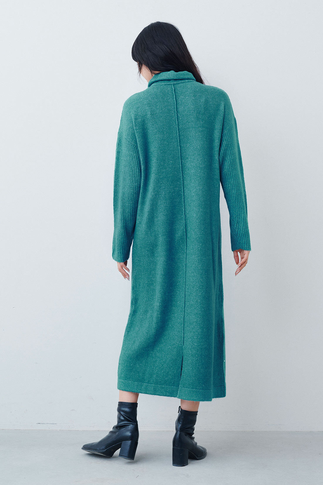 IEDIT［イディット］|IEDIT[イディット]　ジュエルカラーでパッと華やぐ　ハイネックニットワンピース|モデル身長：163cm　着用サイズ：M