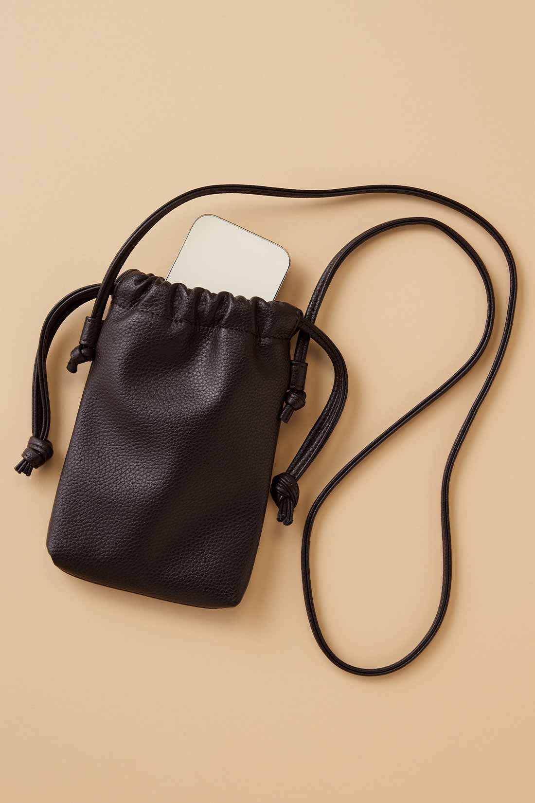 IEDIT［イディット］|IEDIT[イディット]　神山まりあさんコラボ スマートに見えて工夫がたっぷり A4サイズが入ってミニポシェット付きのワンハンドルトートバッグ〈カーキブラウン〉|バッグ本体と同素材で作ったきんちゃく型のミニポシェット付き。スマホや貴重品だけをまとめて携帯できます。