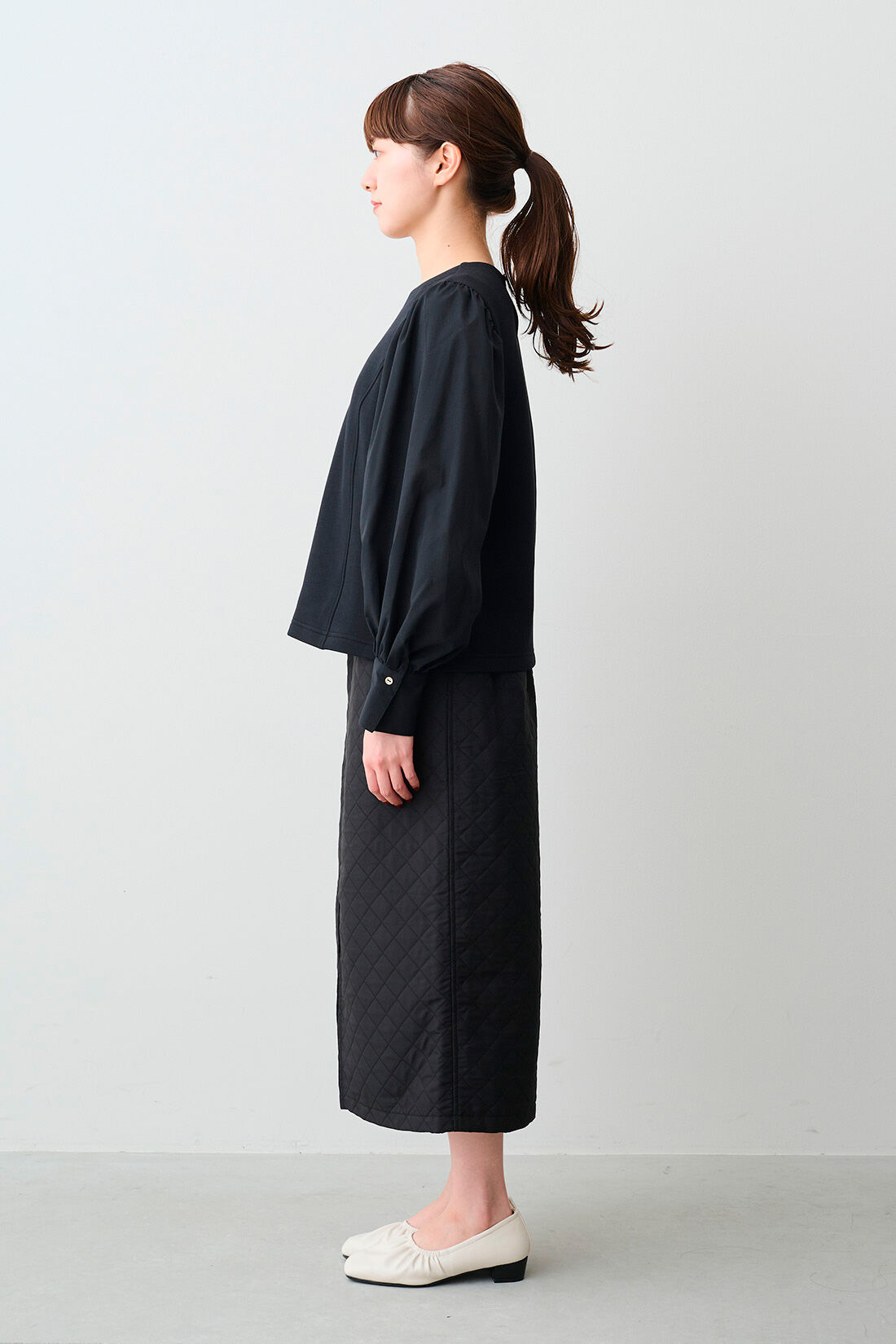 IEDIT|IEDIT[イディット]　ふんわり袖デザインが華やかな 異素材切り替えプルオーバー〈ブラック〉|モデル身長：163cm 着用サイズ：M