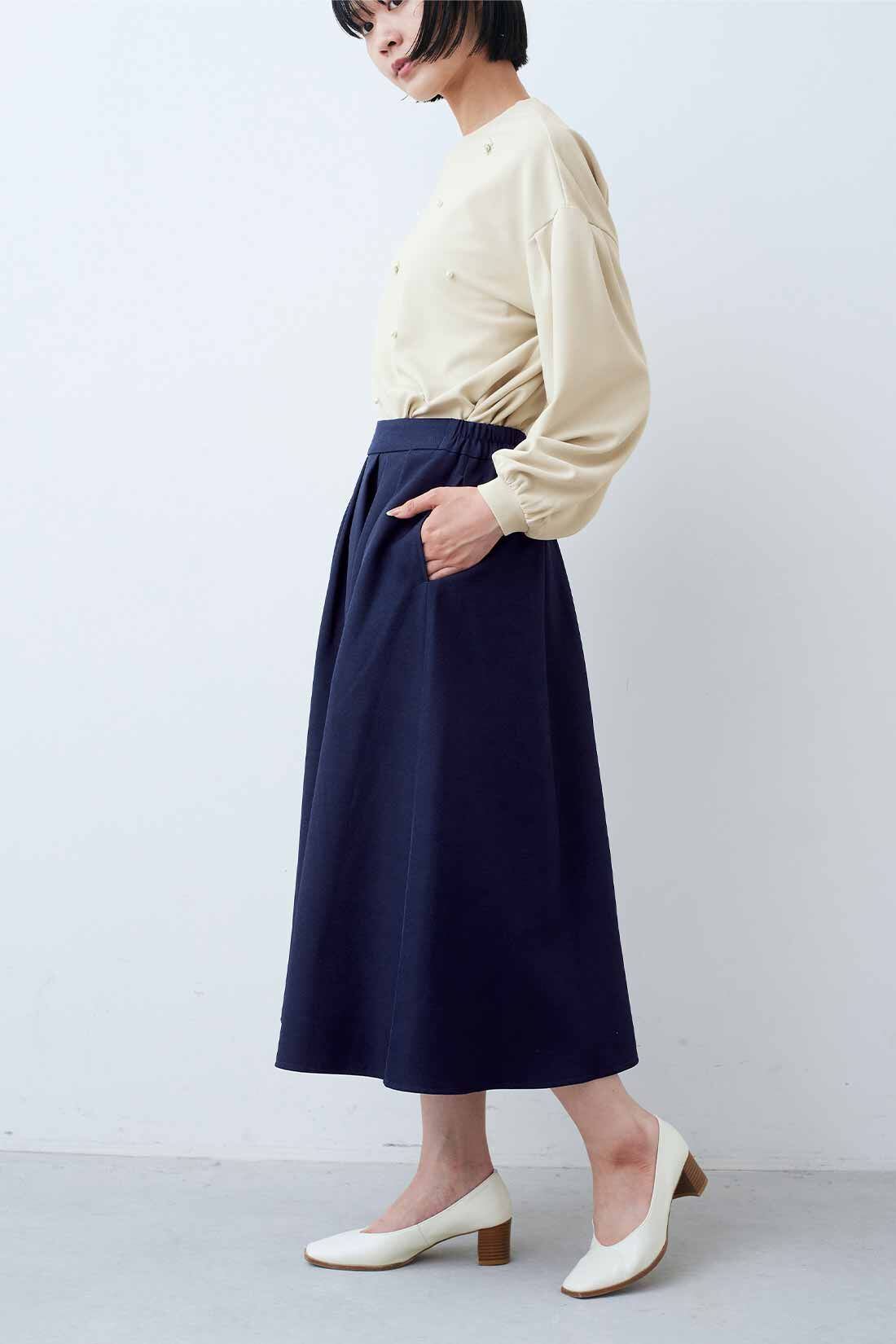 IEDIT［イディット］|IEDIT[イディット]　イレギュラータックでつくるシルエットが美しい 大人のフレアースカート|モデル身長：164cm　着用サイズ：M