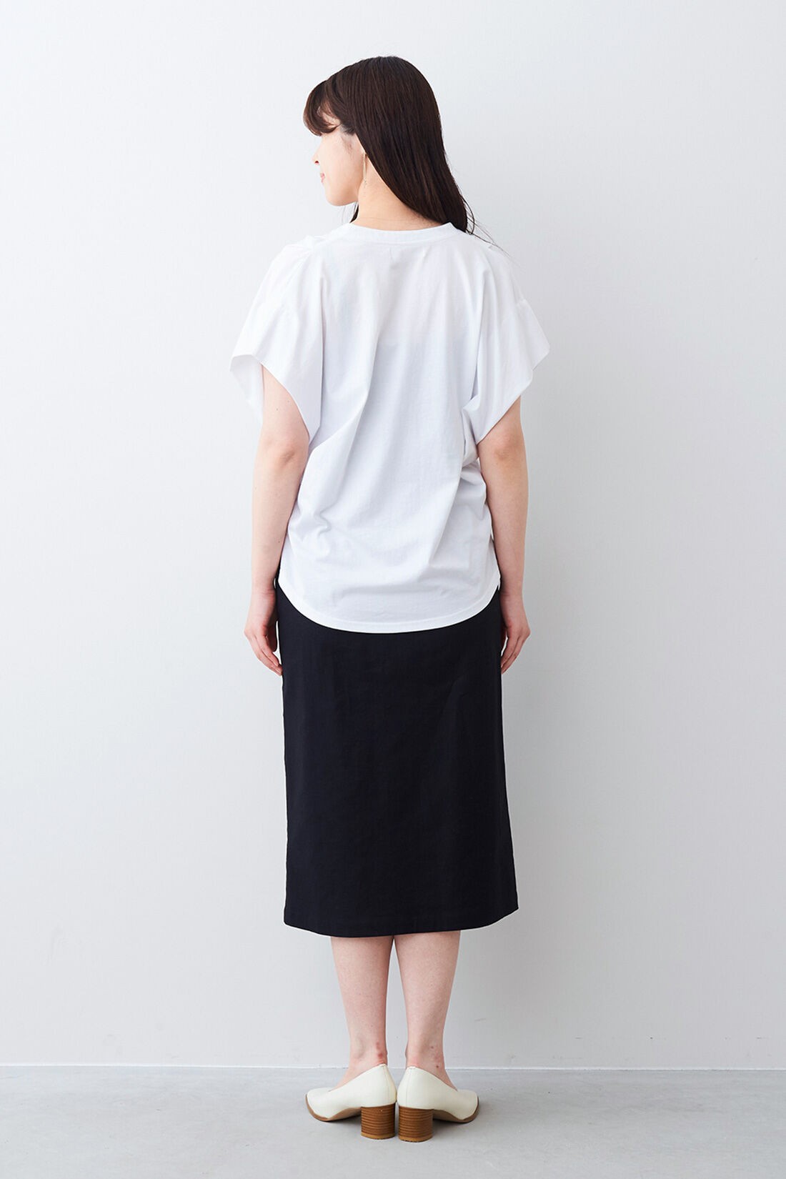 IEDIT|IEDIT[イディット]　コーディネイトをすっきり見せてくれる ストレッチ麻混素材の切り替えIラインスカート〈ベージュ〉|モデル身長：167cm 着用サイズ：M