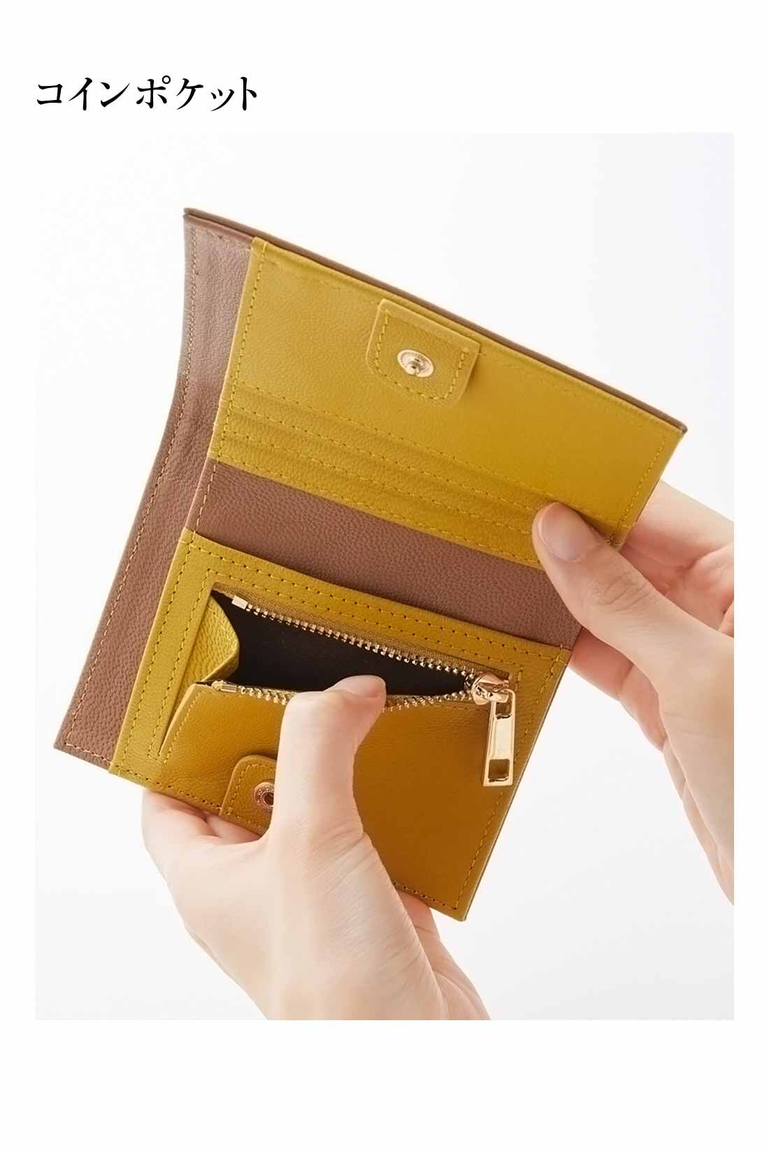 IEDIT|IEDIT[イディット]　小森美穂子さんコラボ こだわり大人カラーの本革二つ折り財布〈ベージュ〉|サッと開け閉めできるファスナー式のコインポケットは、小銭が出し入れしやすいまち付きタイプ。