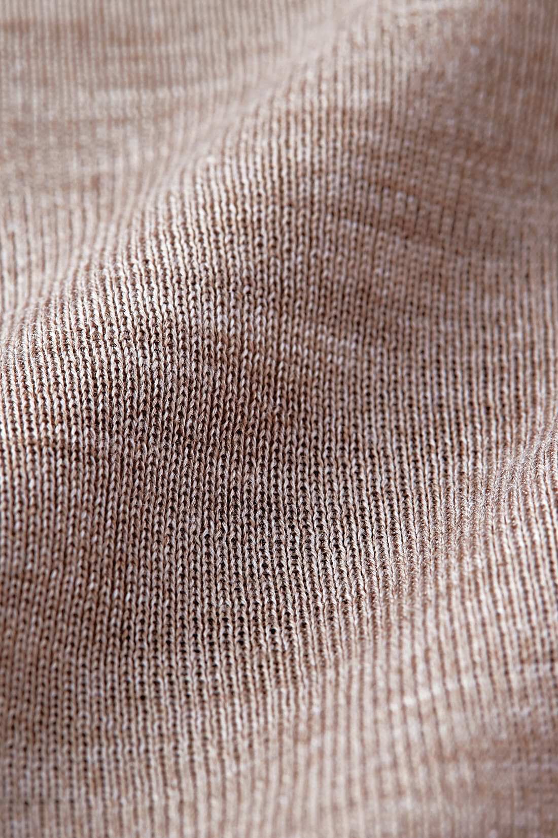 IEDIT|【おはだが気になるみんなへ】シルク100％ フライス編みで伸びやか　フレンチ袖インナートップスの会|やわらかなシルク100％のフライス編み。アウター感覚の杢（もく）調カラーも魅力。