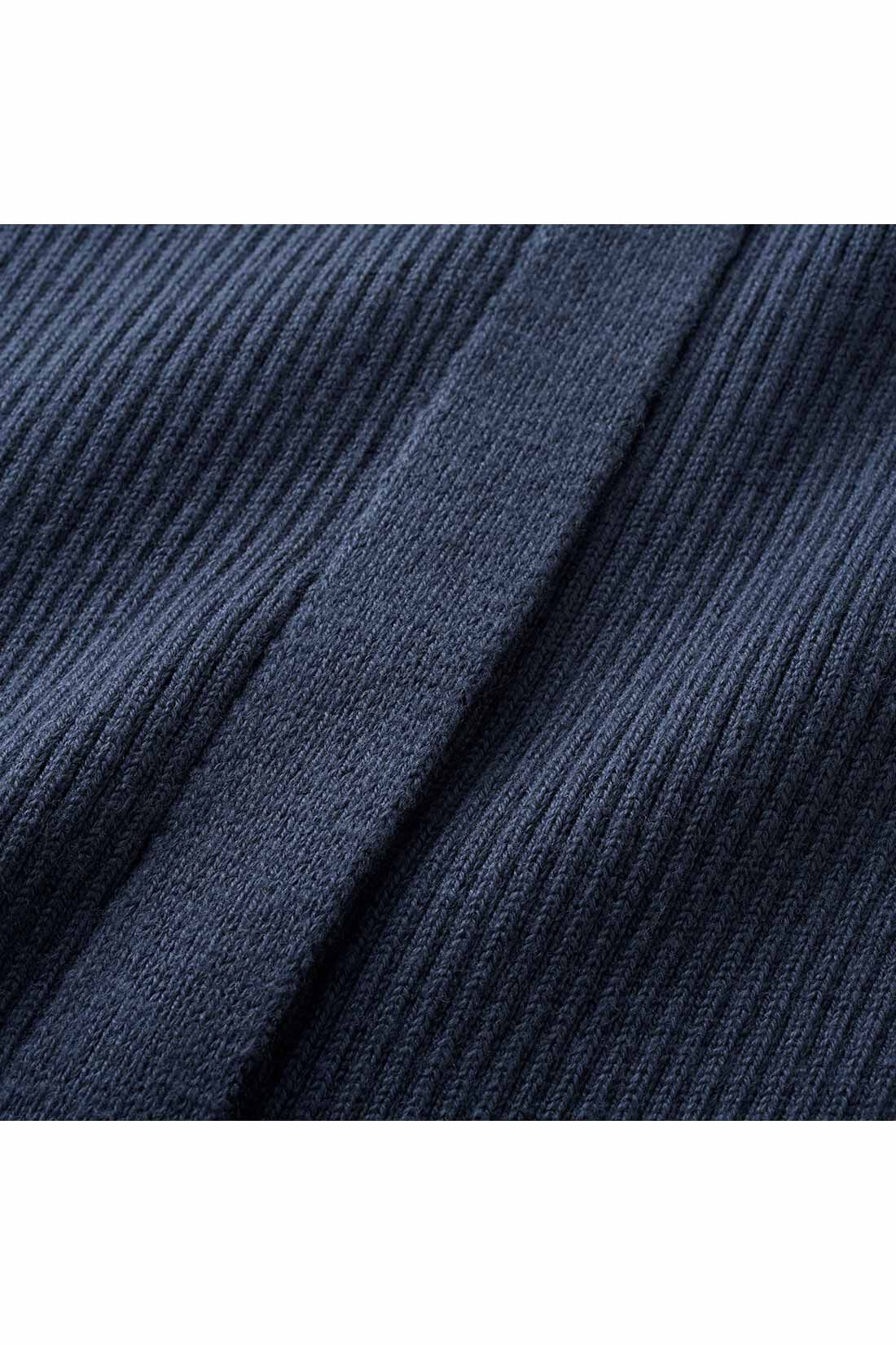 IEDIT|IEDIT[イディット]　Iラインシルエットのスリットデザインリブニットスカート〈ブラック〉|体形を拾いにくい厚みのあるリブ素材。コーデを選ばないほどよいリブ幅です。