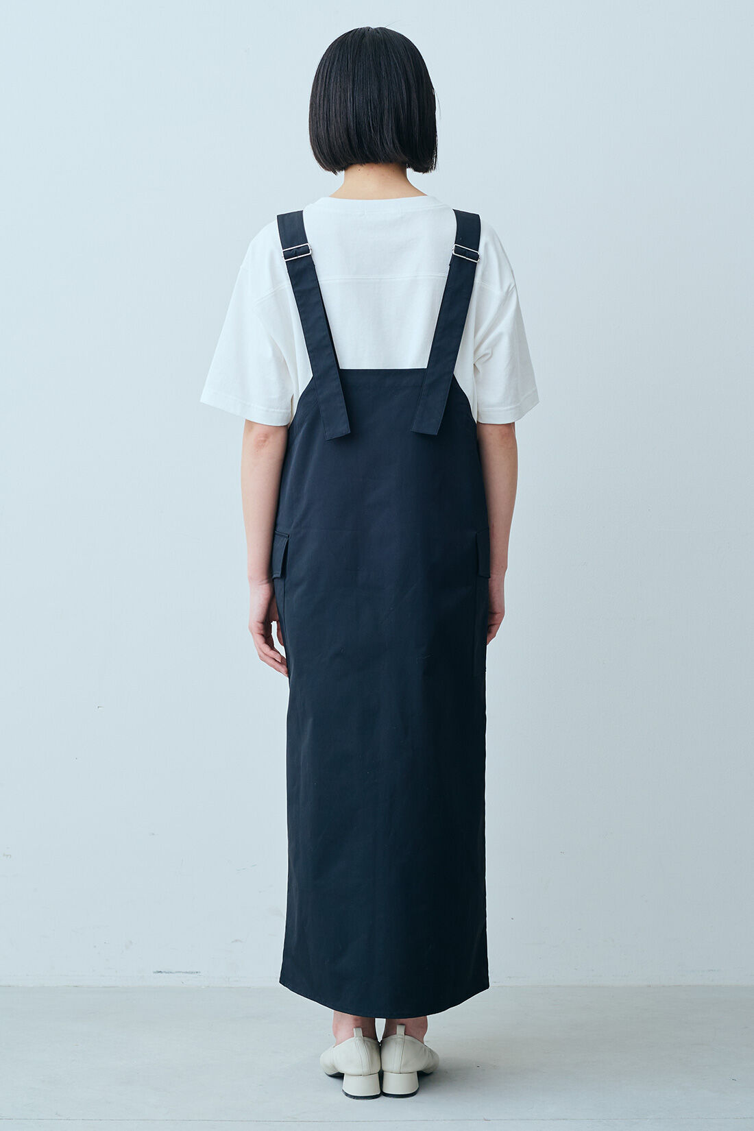 IEDIT|IEDIT[イディット]　小森美穂子さんコラボ 撥水（はっすい）素材の大人ジャンパースカート〈ブラック〉|モデル身長：164cm　着用サイズ：M