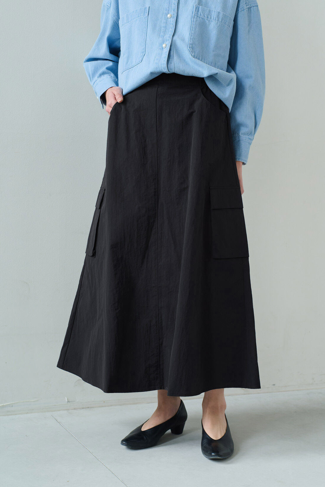 IEDIT|IEDIT[イディット]　撥水（はっすい）＆UVカットがうれしい 大人カーゴデザインのナイロンフレアースカート〈ブラック〉