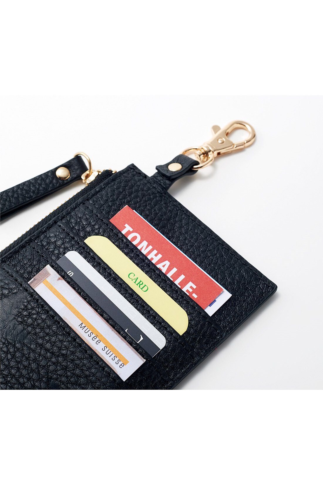 IEDIT|IEDIT[イディット]　本革が大人にうれしい スターエンボス加工のスリムミニ財布〈ブラック〉　|使用頻度の高いカードや定期は外側に収納。