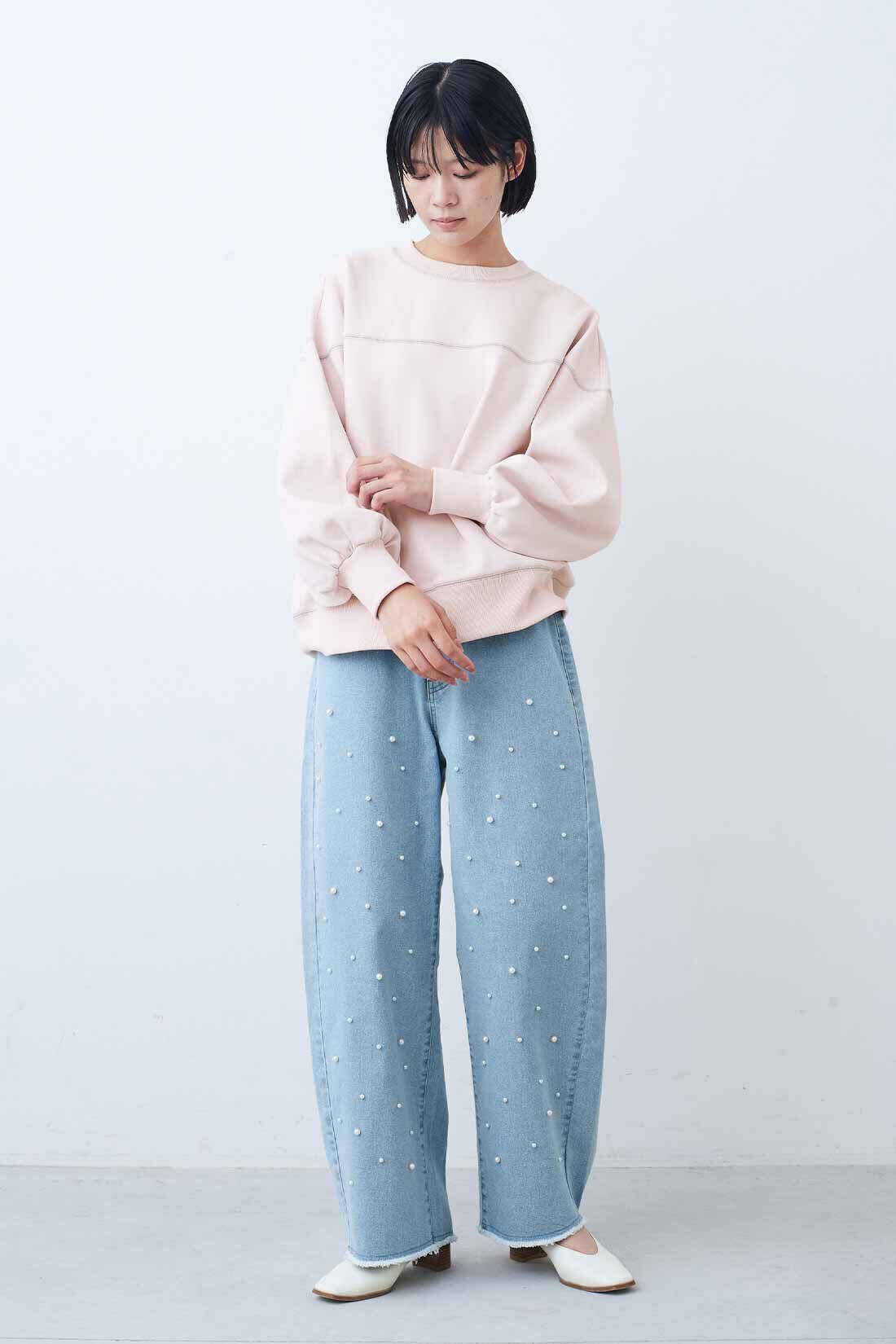 IEDIT［イディット］|IEDIT[イディット]　パール調パーツが散りばめられた ごきげんストレッチのデニムパンツ〈ライトブルー〉|モデル身長：164cm　着用サイズ：M