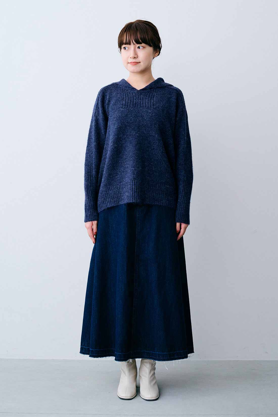 IEDIT[イディット]　マシンウォッシャブルのウール混素材がうれしい 編み柄がアクセントになったセーラーカラーニット〈ブルー〉|モデル身長：163cm 着用サイズ：M