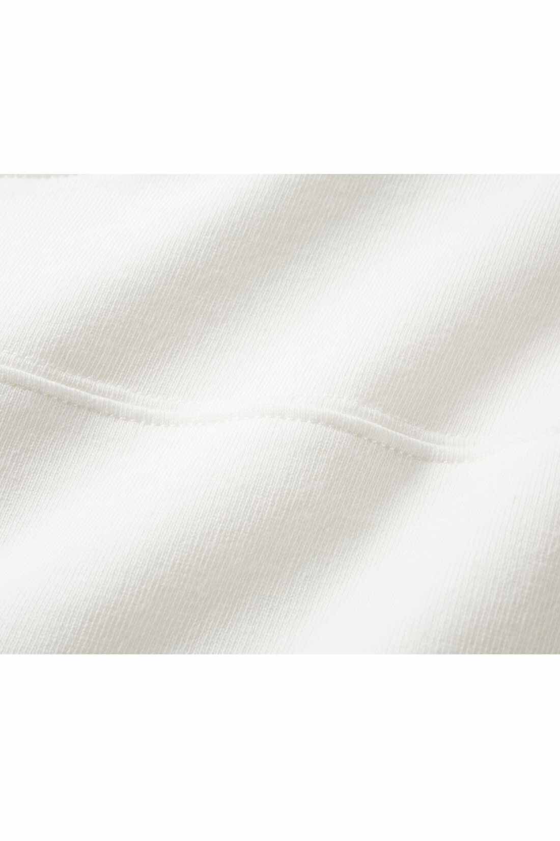 IEDIT|IEDIT[イディット]　小森美穂子さんコラボ コットン素材のフットボール風Tシャツ〈ホワイト〉|ヘビーオンスの綿100％素材ながら、ゴワつかずしなやかな肌ざわり。