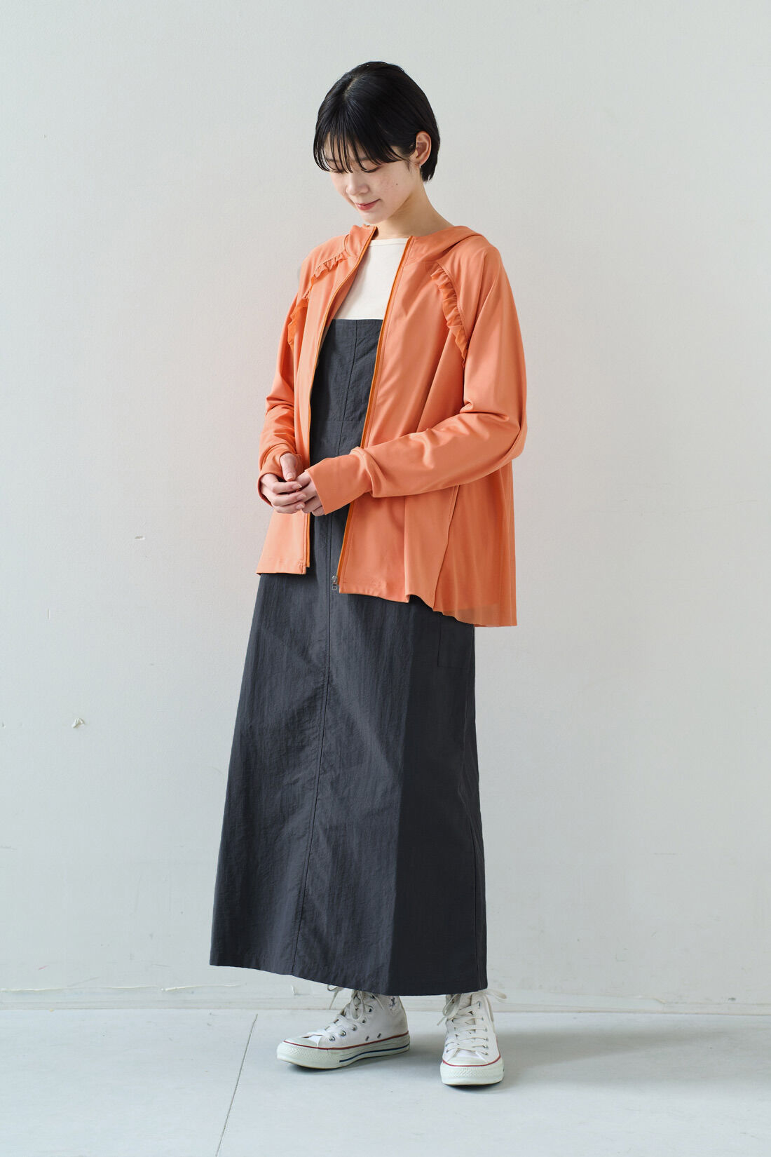 IEDIT［イディット］|IEDIT[イディット]　フェミニンデザインの華やかUVカットパーカー|モデル身長：163cm　着用サイズ：M