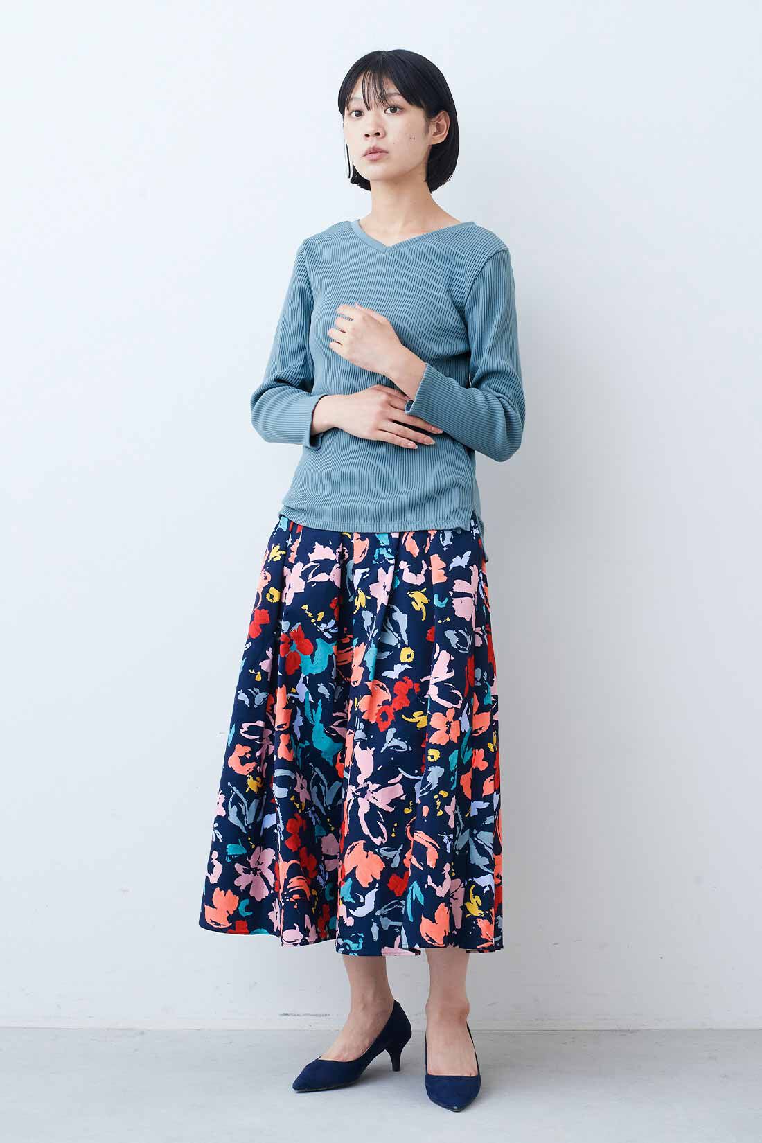 IEDIT|ヨーロッパテキスタイル柄 フレアースカート〈ネイビー〉のコーディネート