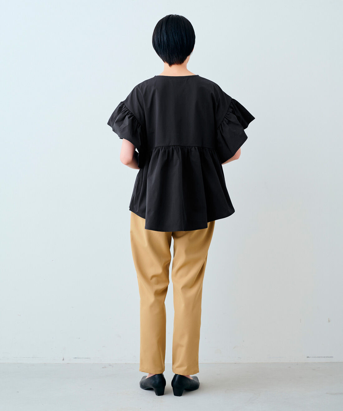 IEDIT|【6月分以降お届け】IEDIT[イディット]　ラッシュガードとしてもふだん着としても使える ペアテックス素材の水陸両用フリルトップス|モデル身長：163cm　着用サイズ：M